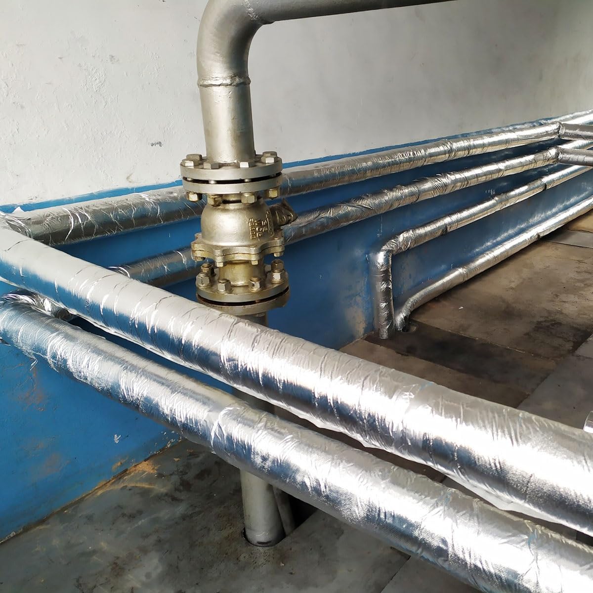 Schaumstoff-Rohrisolierung mit Aluminiumfolie für Outdoor-Wasserrohre, Überwinterung, Frostschutz-Wasserrohr-Wickelrolle, 15 mm x 22 mm x 95 cm