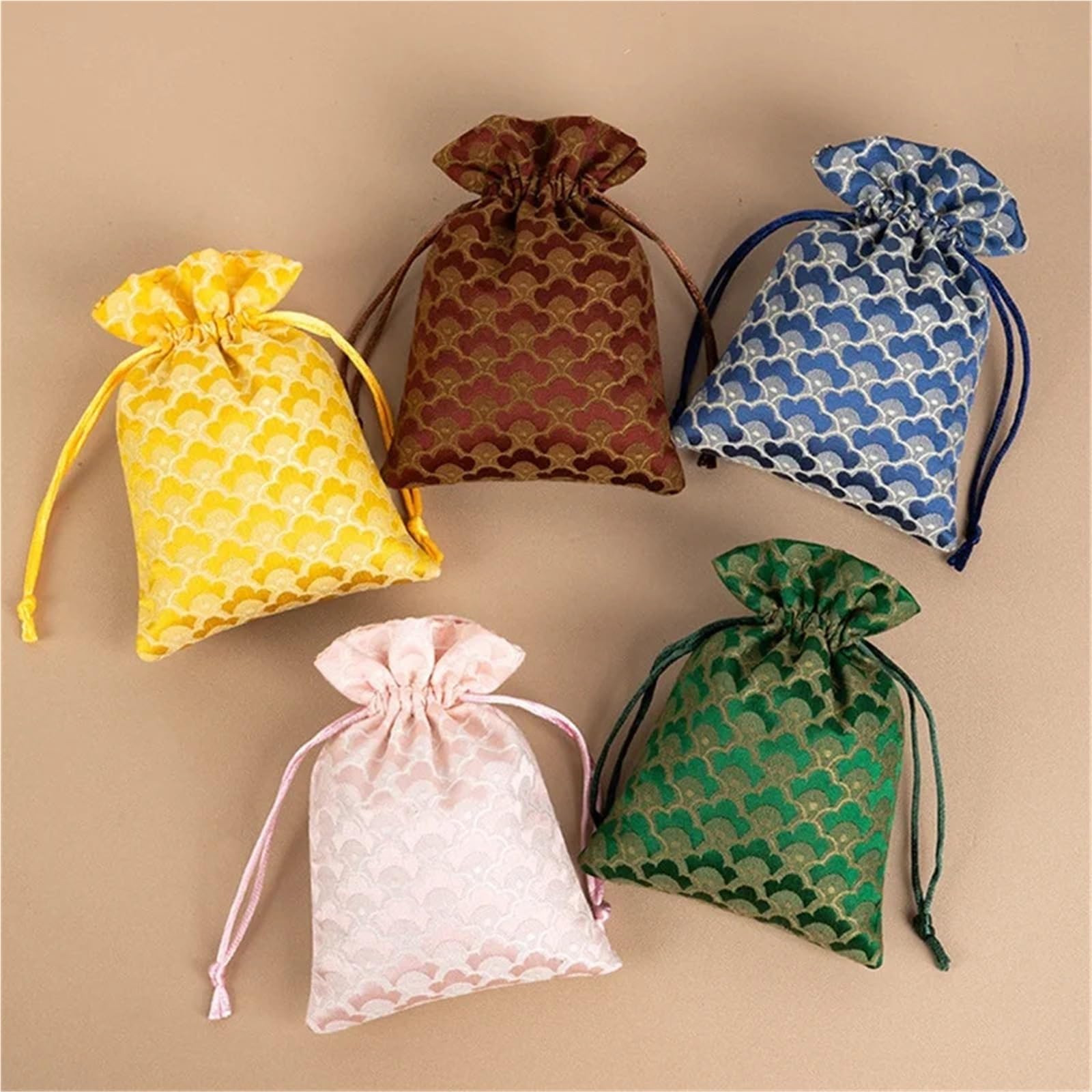 tütchen für süßigkeiten 50pcs Silk Drawstring Bag Cotton Small Sachet Jewelry Package Storage Bundle Pocket Reusable Pouch(Random,10x14cm)