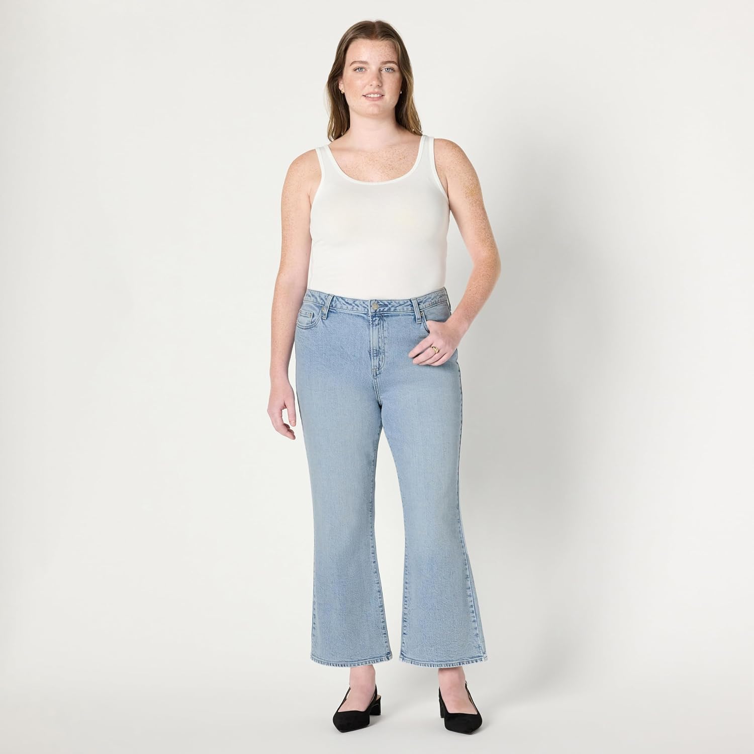 Amazon Essentials Women's Women's Medium Stretch Mid-Rise Kick Crop Jean - Image 6