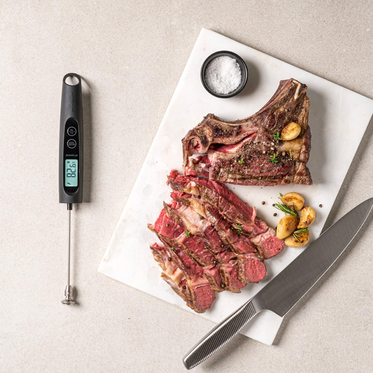 MASTRAD F74401 - Termometro da cucina m° control – Doppi sensori termocoppia di tipo K – Temperatura superficiale & A Cuore – Schermo Retroilluminato – Compatibile con tutte le luci – Batteria AAA