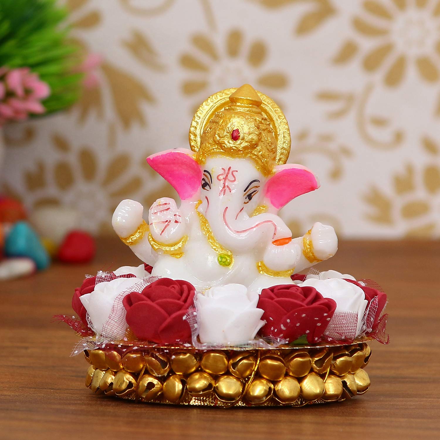 eCraftIndia Golden and White Polyresin Lord Ganesha Idol on Decorative Handcrafted Plate with Red and White Flowers - Perfect Home Decor or Gift for Diwali, Ganesh Chaturthi, and Hindu Festivals