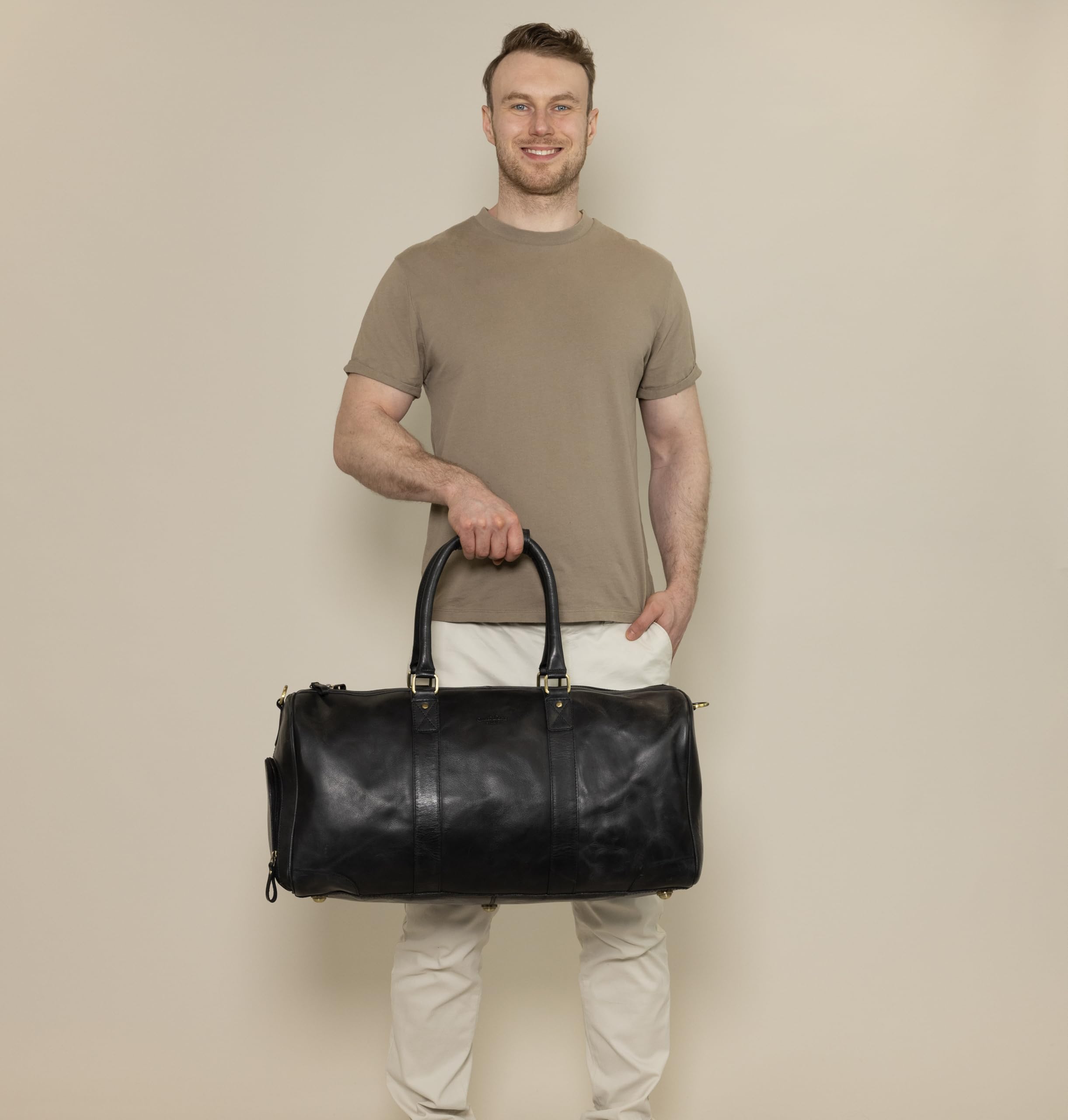 Gusti Reisetasche Leder - Davide Damen und Herren Boardtasche Umhängetasche Ledertasche Reisegepäck Weekender Schwarz Leder