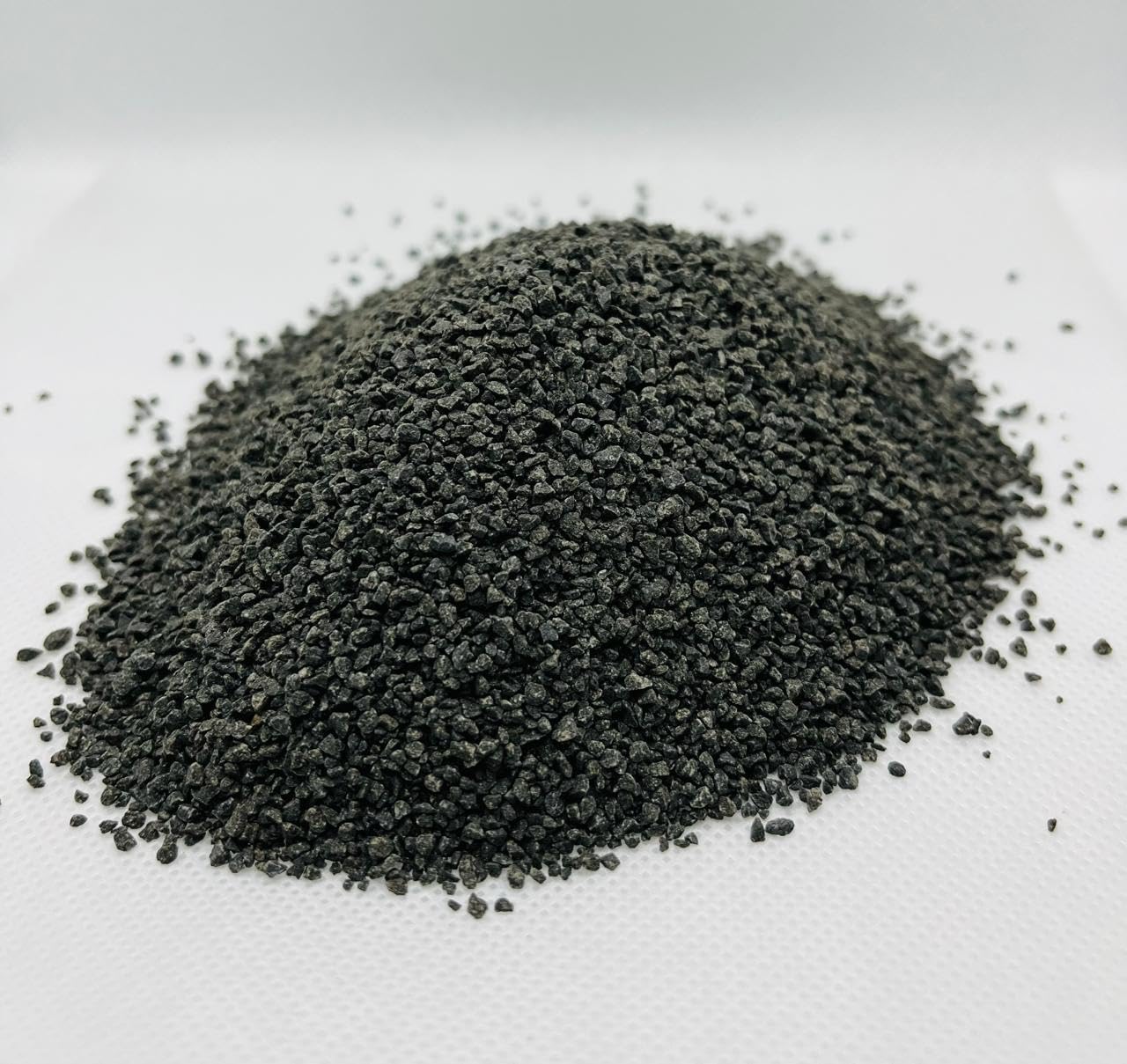 THE GUPTAS Natural Black Sand (1KG, Black Sand) Gravel for Aquarium Decoration/Home & Garden/Lawn Decoration/Aquarium Substrate/Terrarium/Quartz Sand (B0D8GTPZTT) Amazon Price History, Amazon Price Tracker