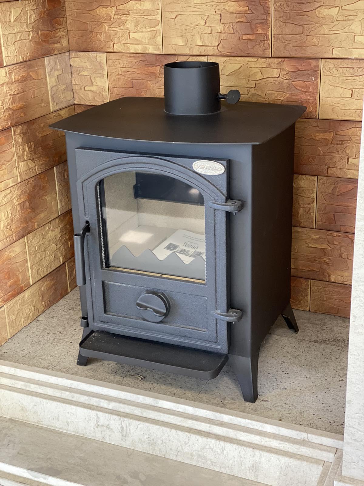 Poêle à bois compact Verso 1 CID 7,5 kW porte en fonte