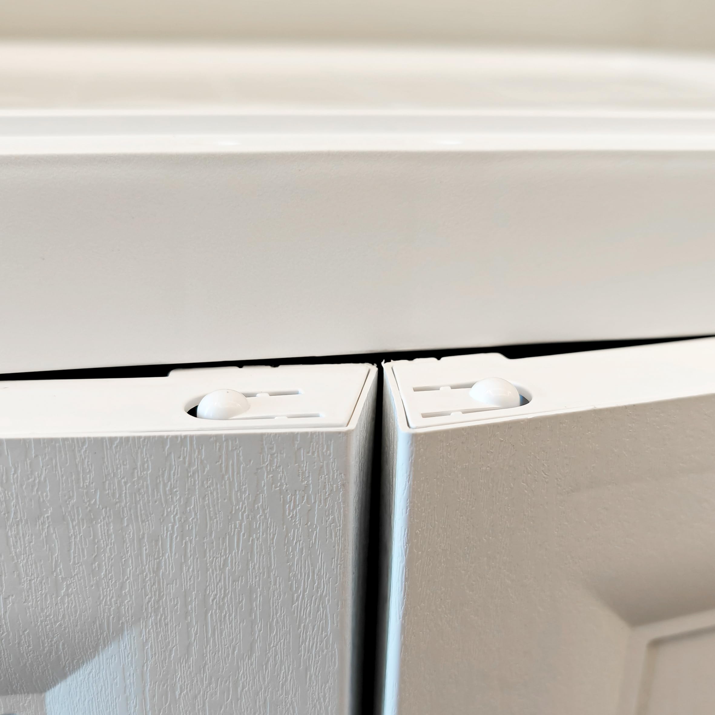 ABBAware Mehrzweckkomode, Sitzbank mit einrastenden Klapptüren, Haushaltsschrank 68x48x47cm mit extra großem Fach, Stabile Ausführung als Sitzbank geeignet, schöner Allzweck-Aufbewahrungsschrank