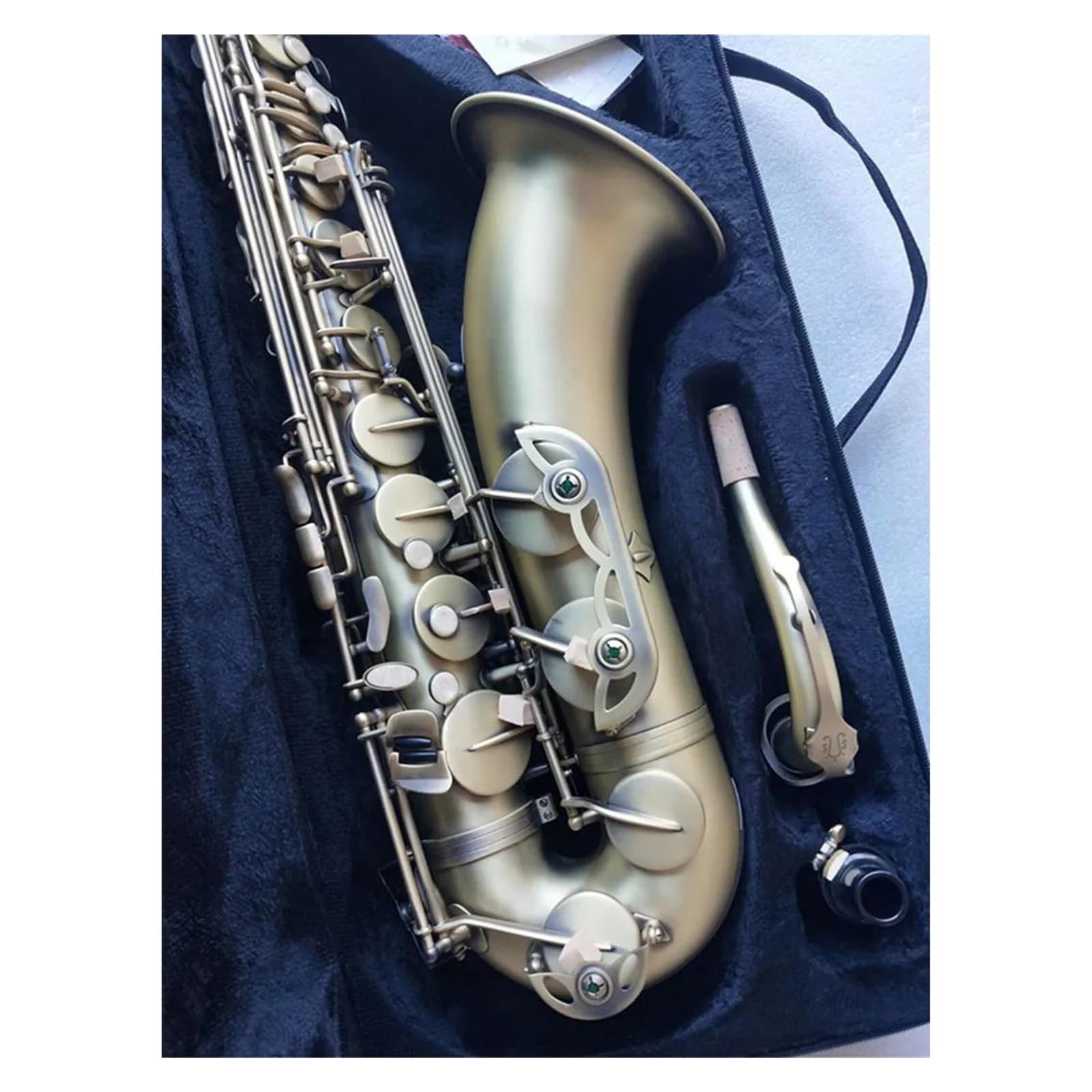 Saksofon Saksofon Tenorowy B Saksofon Tenorowy Grający Na Akapicie Muzyka I Obudowa. Ustnikpro Profesjonalnie
