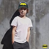 Vista 4 de DC Comics Gorra de béisbol de Batman para niños, de 4 a 12 años, logotipo amarillo con diseño de Ciudad Gotham, cierre ajustable, 100% algodón
