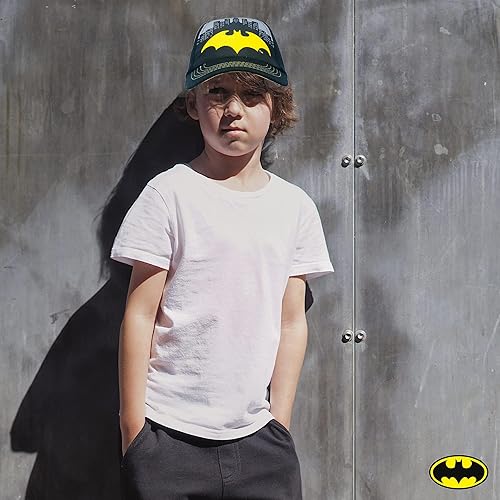 Miniatura 4 de DC Comics Gorra de béisbol de Batman para niños, de 4 a 12 años, logotipo amarillo con diseño de Ciudad Gotham, cierre ajustable, 100% algodón