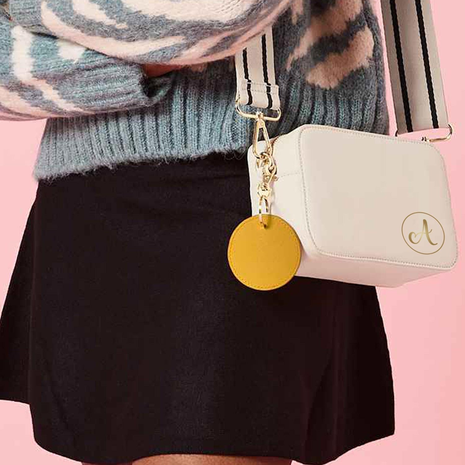 Damentasche mit Initial, Personalisierte Umhängetasche, Crossbody Bag mit Initiale, Schultertasche mit Riemen