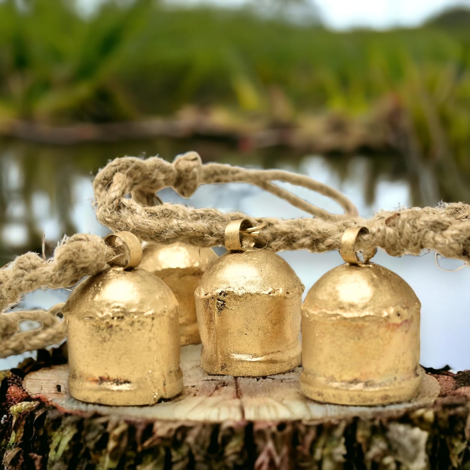 Handmade Rustic Metal Cow Bell with Rope for Christmas Decor, Vintage Metal Farmhouse Decor, Home Wall Hanging Decor, Wedding Bells Door Knob Decoration, Vintage Home Garden Decor