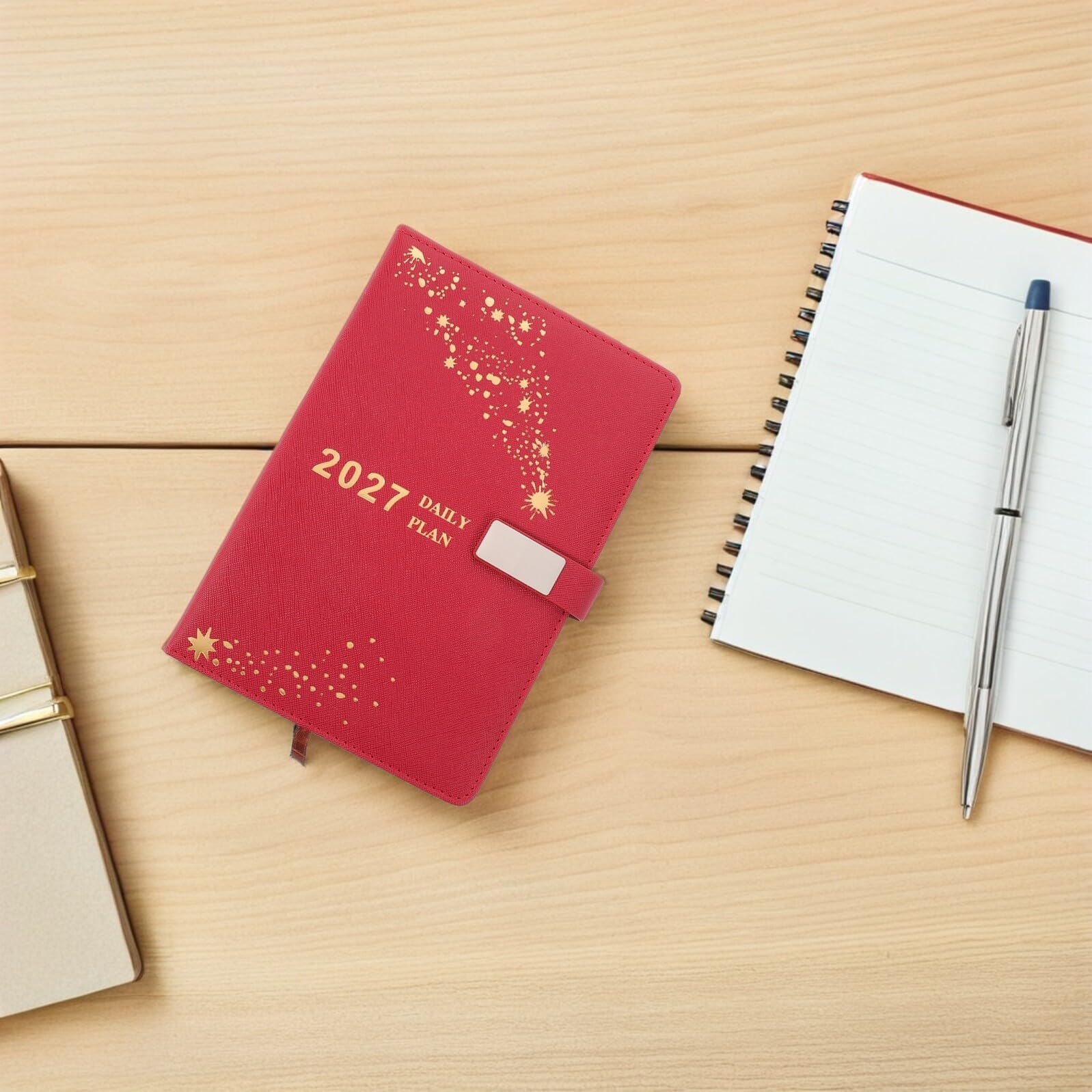 Agenda Giornaliera 2027 per Studenti e Professionisti Layout Chiaro e Ampio Spazio per Scrivere, Copertina in Pu Rossa e Dettagli in Metallo per Pianificazione Studio e Riunioni