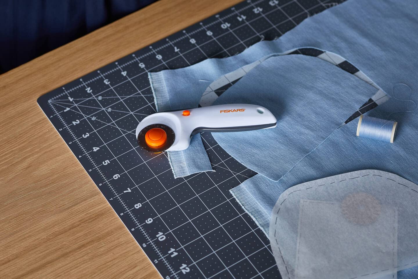 Fiskars Tapis de découpe A2, 45 cm x 60 cm, Résistant à la découpe, 1003895