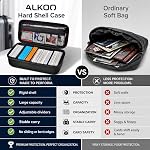 ALKOO Prime 900+ Case de transport de cartes de trading - Coque dure TCG Sac de rangement de voyage avec les séparateurs & Serre-épaule - Prises 900+ Cartes à manches ou boîtes de pont - Compatible avec MTG & Cartes de sport