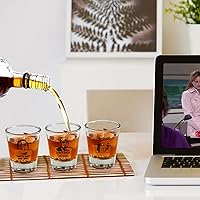 Vista 4 de Juego de 6 vasos de chupito de mercancía de The Office, vasos de chupito transparentes de 1.5 onzas con base pesada, regalos divertidos