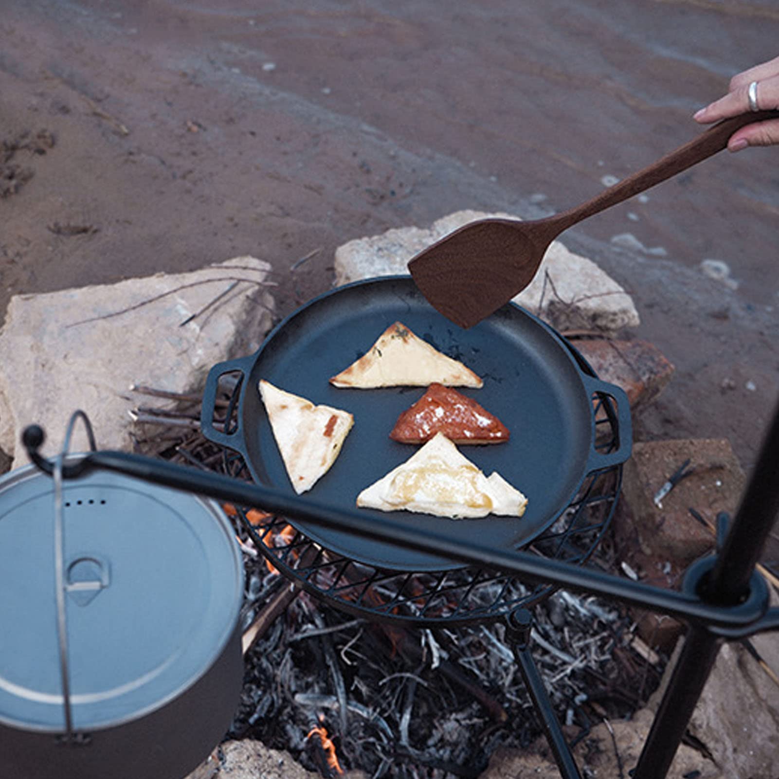 Campfire Grill Krat, Montaż Siatki I Zestaw Ramion O Wysokiej Wytrzymałości, Stojak Z Grilla Ogniskowym do Biwakowania Na Świeżym Powietrzu, Podróżujący Podróż