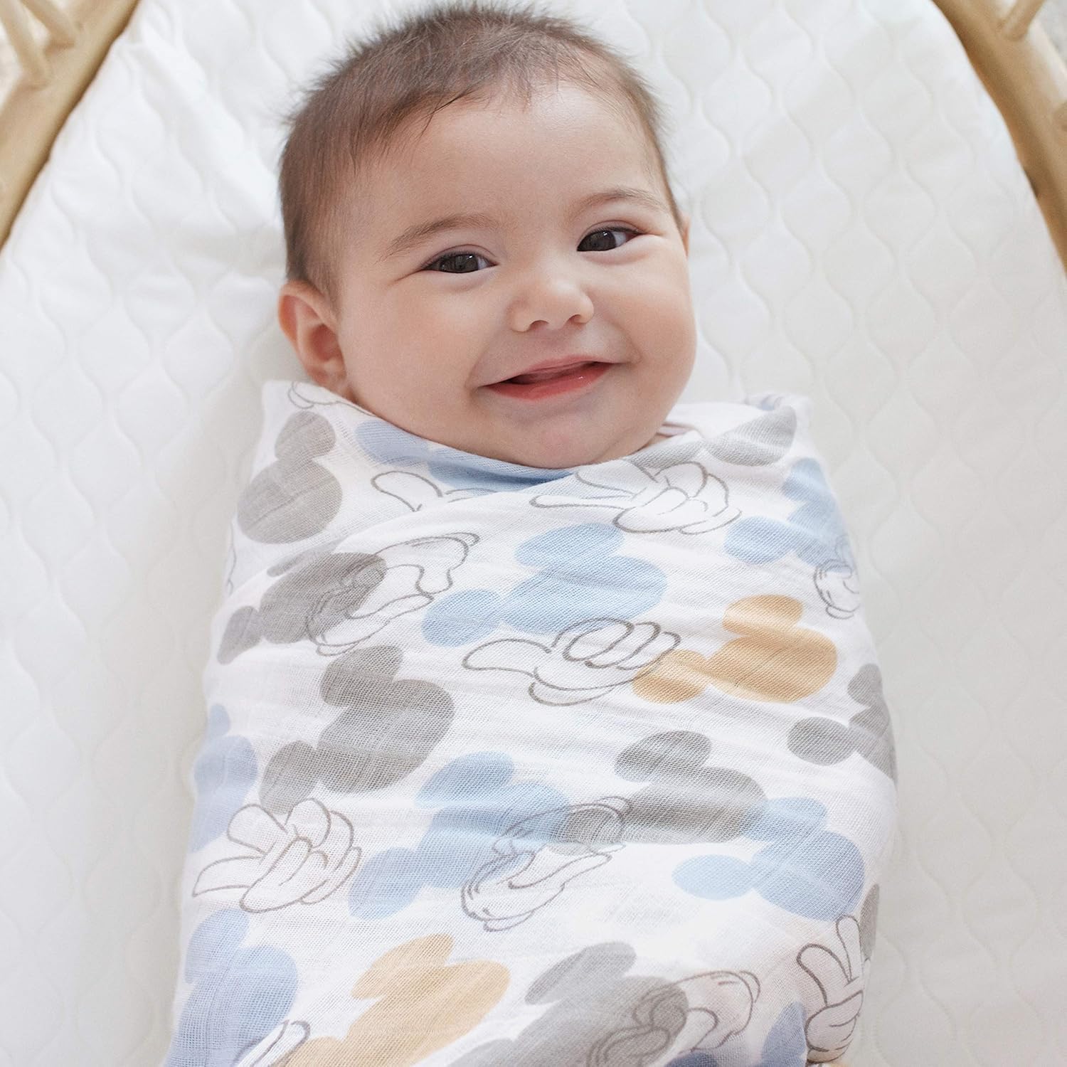 aden + anais 3 Maxi-Langes Grand Format prélavés en Mousseline de Coton métallisée, Couverture Douce et légère, Allaitement, Garçon, Fille, Lot de Trois, 120cm x 120cm, Imprimé Mickey + Minnie