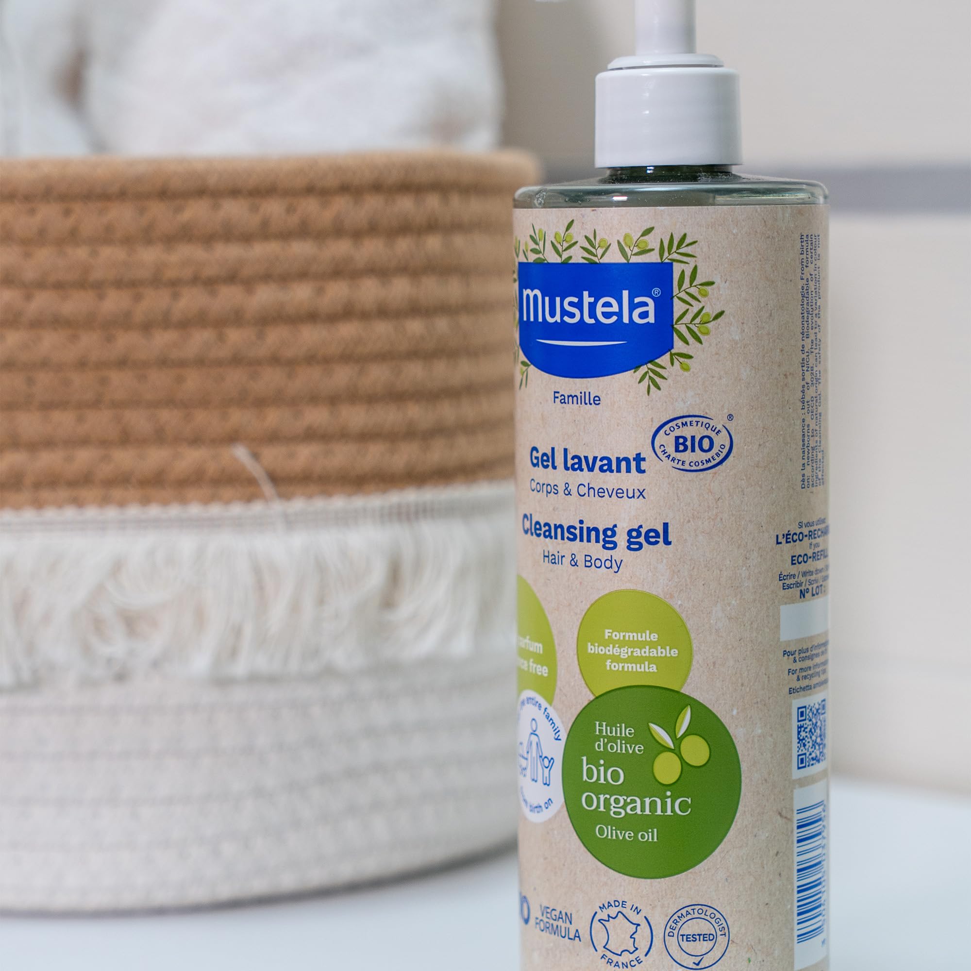 Mustela Gel Detergente Bio Vegano Con Olio di Oliva, Aloe Vera e Glicerina, Corpo e Capelli, Neonati, Tutta la Famiglia - Detersione Delicata Senza Seccare, 99% Ingredienti di Origine Naturale (400ml)