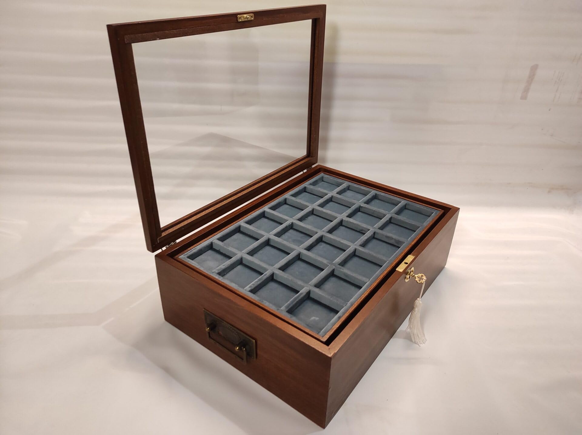 Monetario para monedas y medallas de madera maciza con 5 bandejas de terciopelo, baúl numismático con cerradura, hecho a mano, personalizable