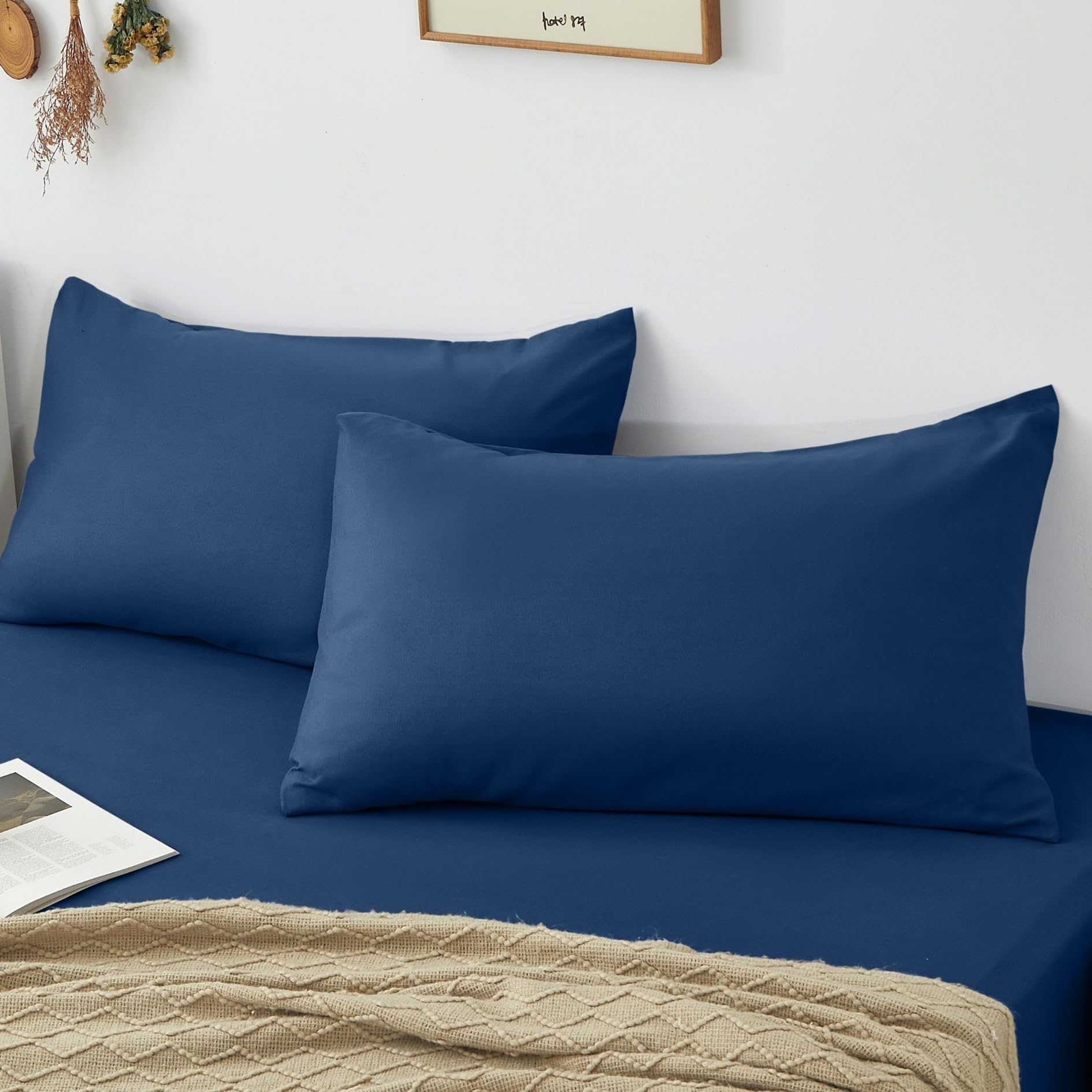 Pair of Pillowcases (50cmx75cm) - Ultra Soft Microfibre Pillow Covers, Wrinkle-Resistant, Shrink and Fade Resistant, Easy Care, Breathable, Hypoallergenic Fabric for a Comfortable Sleep (Navy Blue)