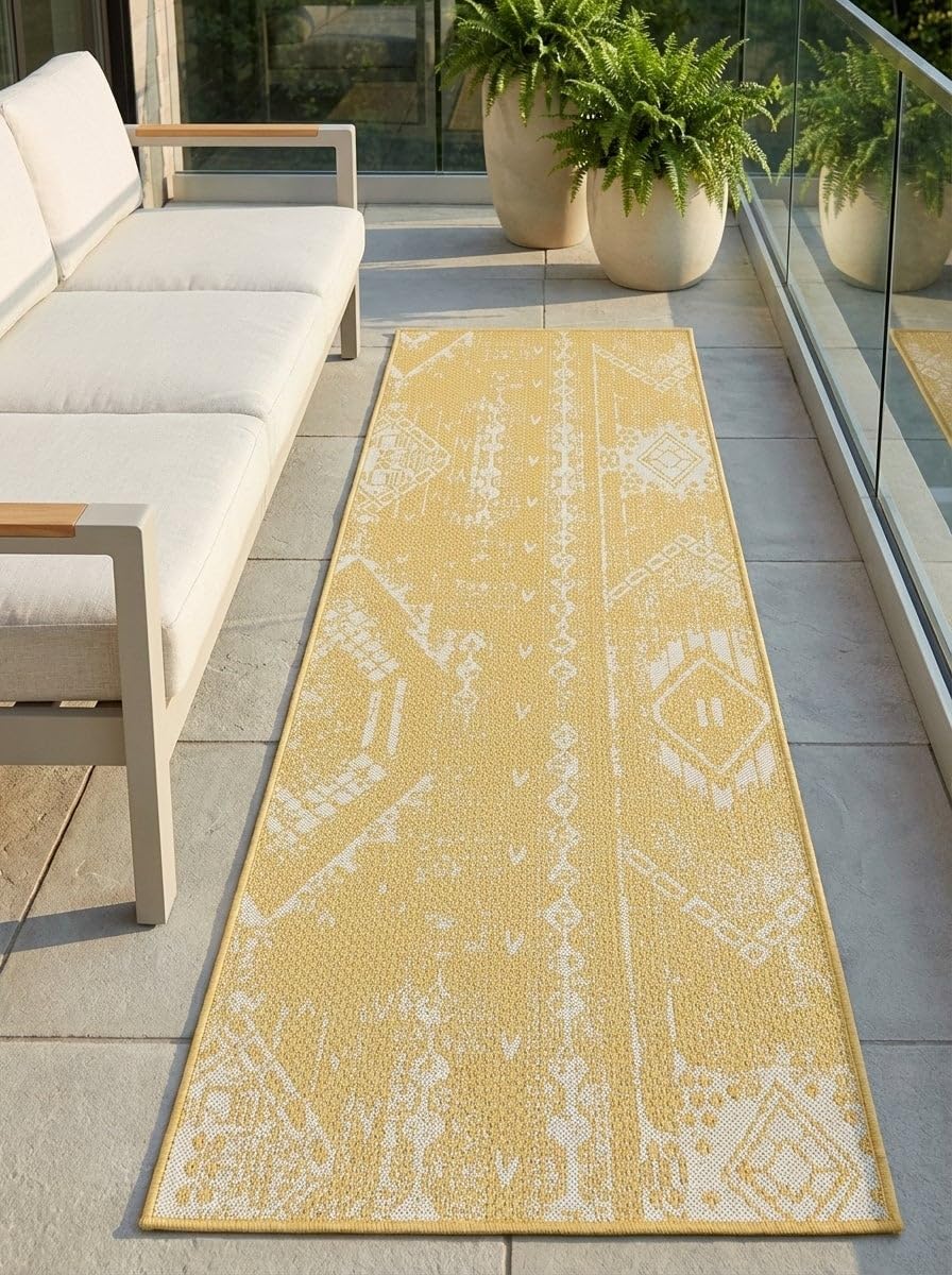 Rugs.com Outdoor Bohemian Collection Rug – 4 Ft Round Yellow Flatweave Rug Perfect for Kitchens, Dining Rooms