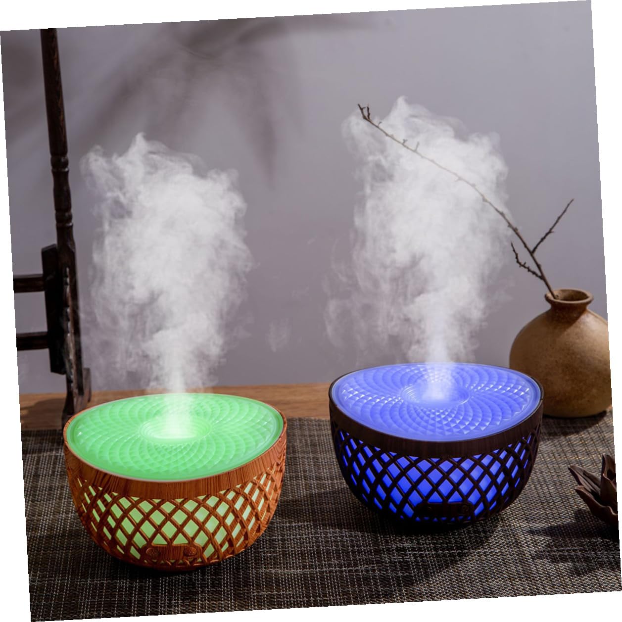 Hohopeti Difusor Inalámbrico de Aceites Esenciales Mini Luz Nocturna Humidificador de Escritorio de Madera Diseño Calado Difusor Decorativo para Oficina y Hogar