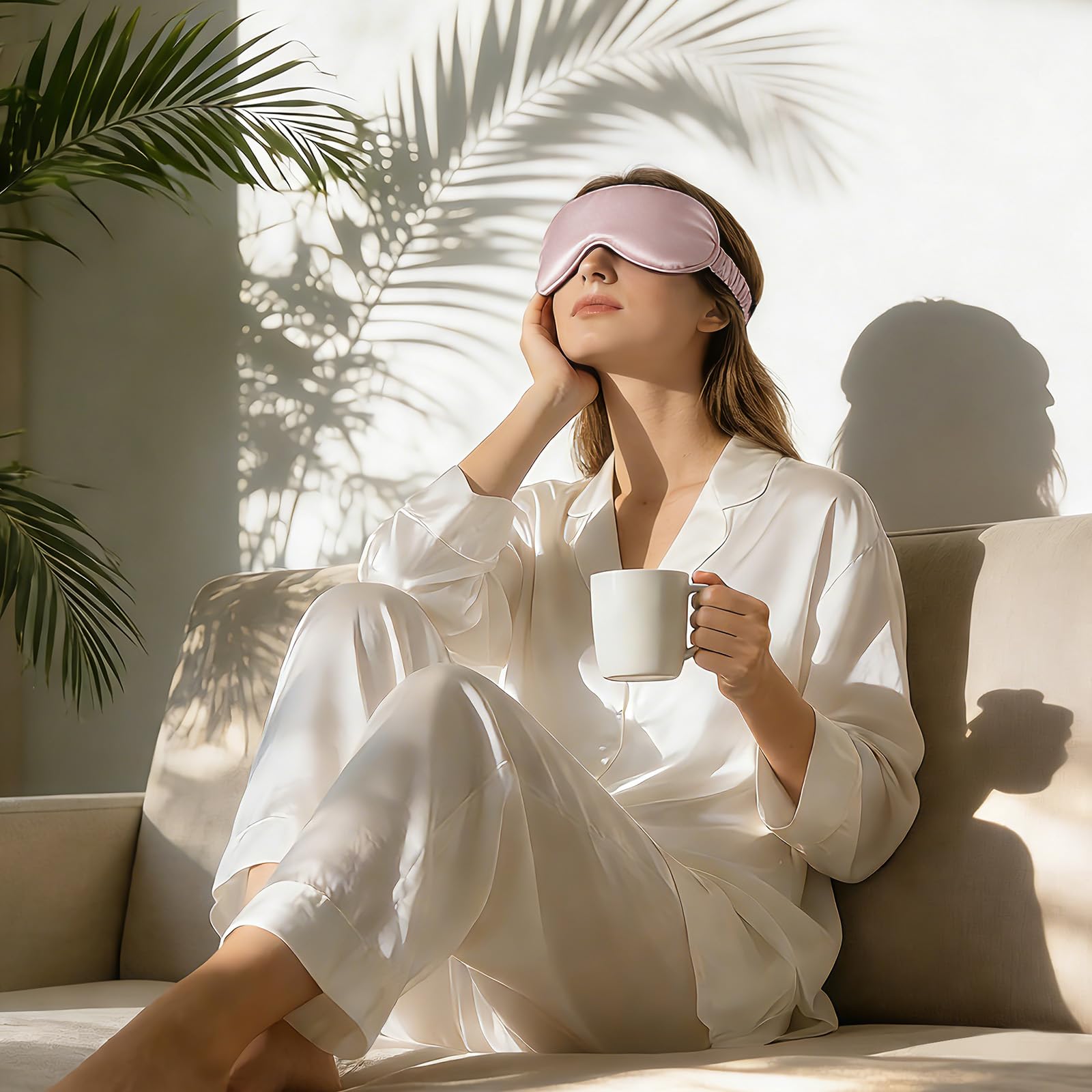 ZIMASILK Antifaz para dormir 100% seda de morera pura de 22 momme, relleno de 100% seda de morera, correa de seda, máscara de ojos súper suave y cómoda para dormir (ciruela clara)
