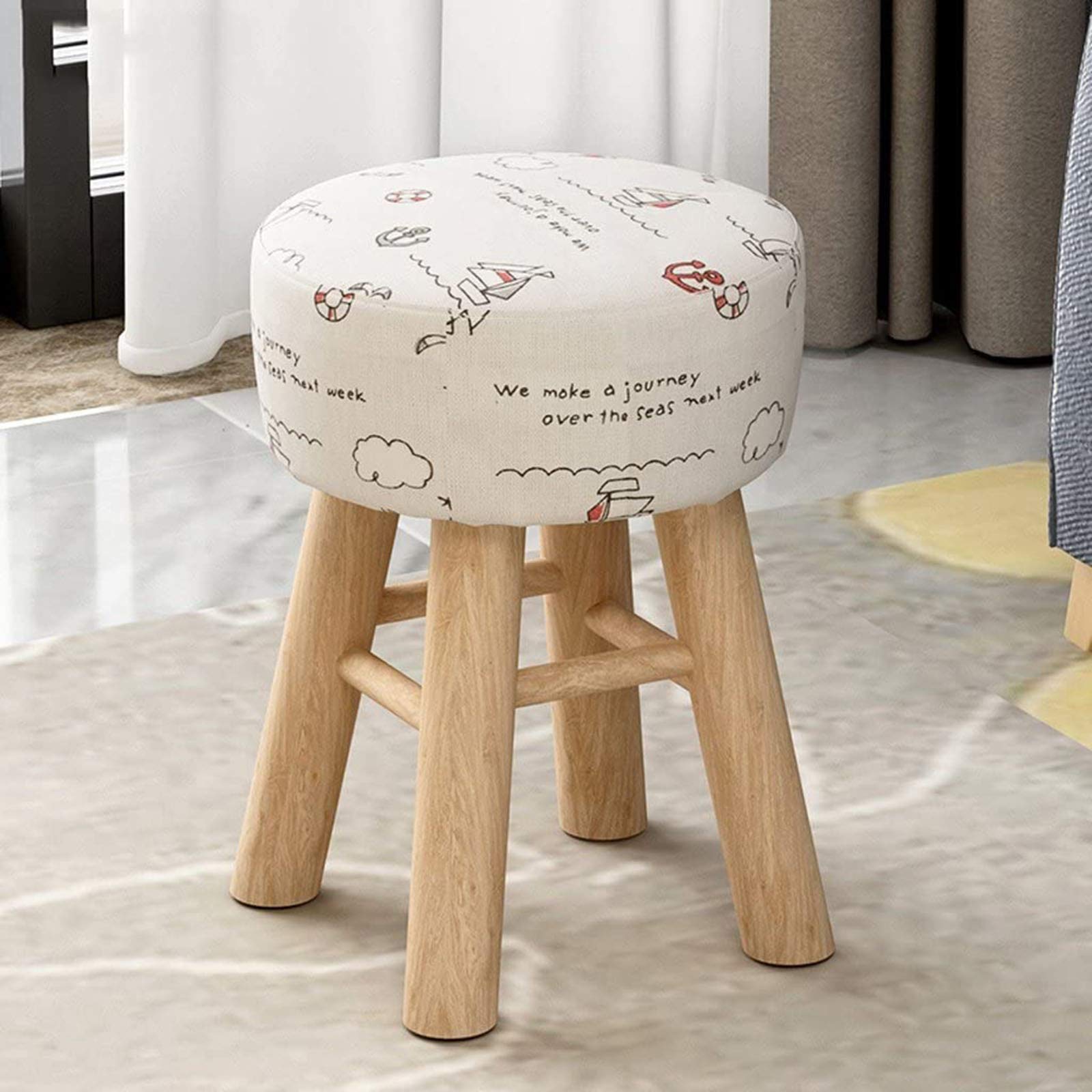 Petit banc créatif en bois pour un salon chaleureux et modulable