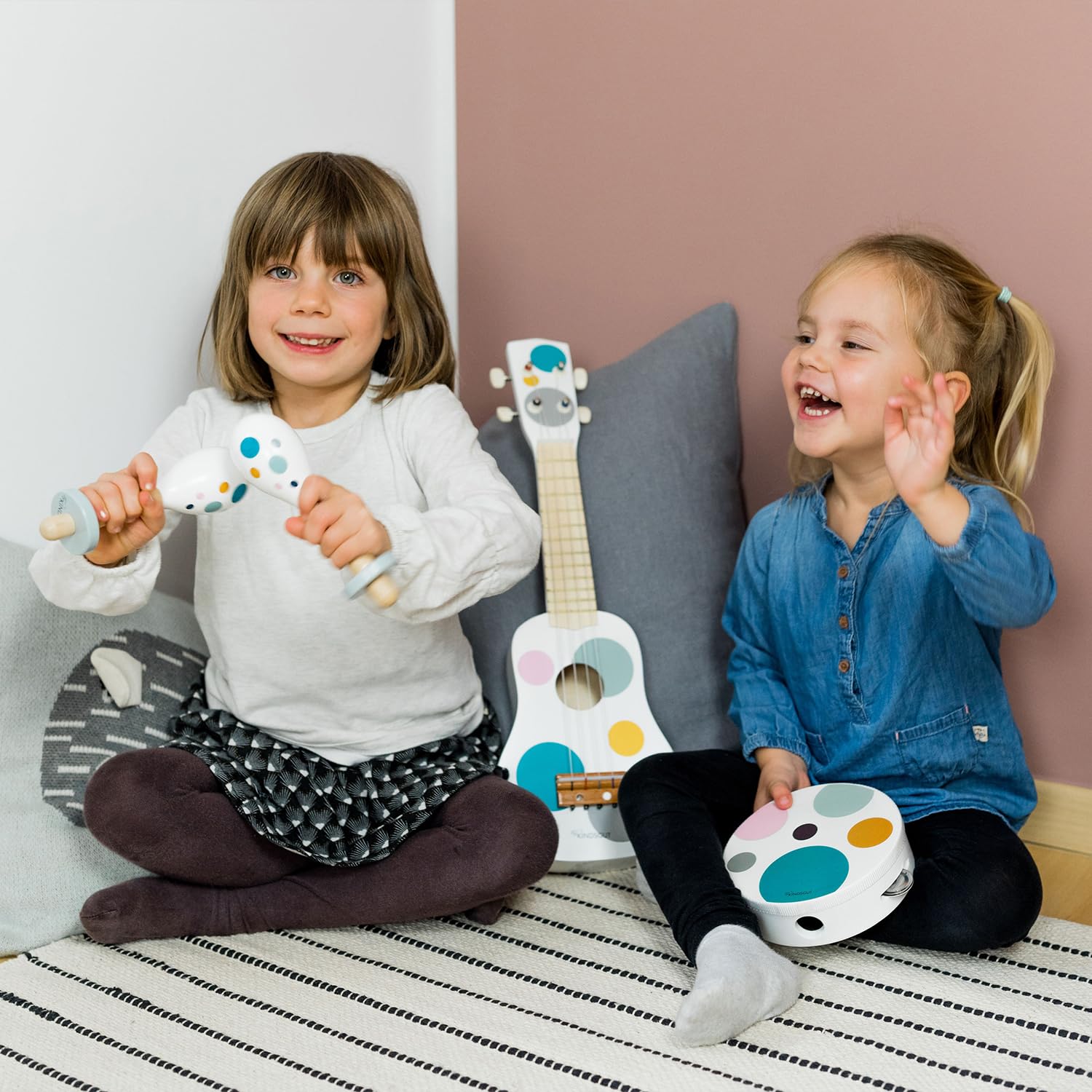 Kindsgut Musikinstrumenten-Set mit Gitarre Rasseln und Tamburin, dezente und Moderne Farben, Punkte