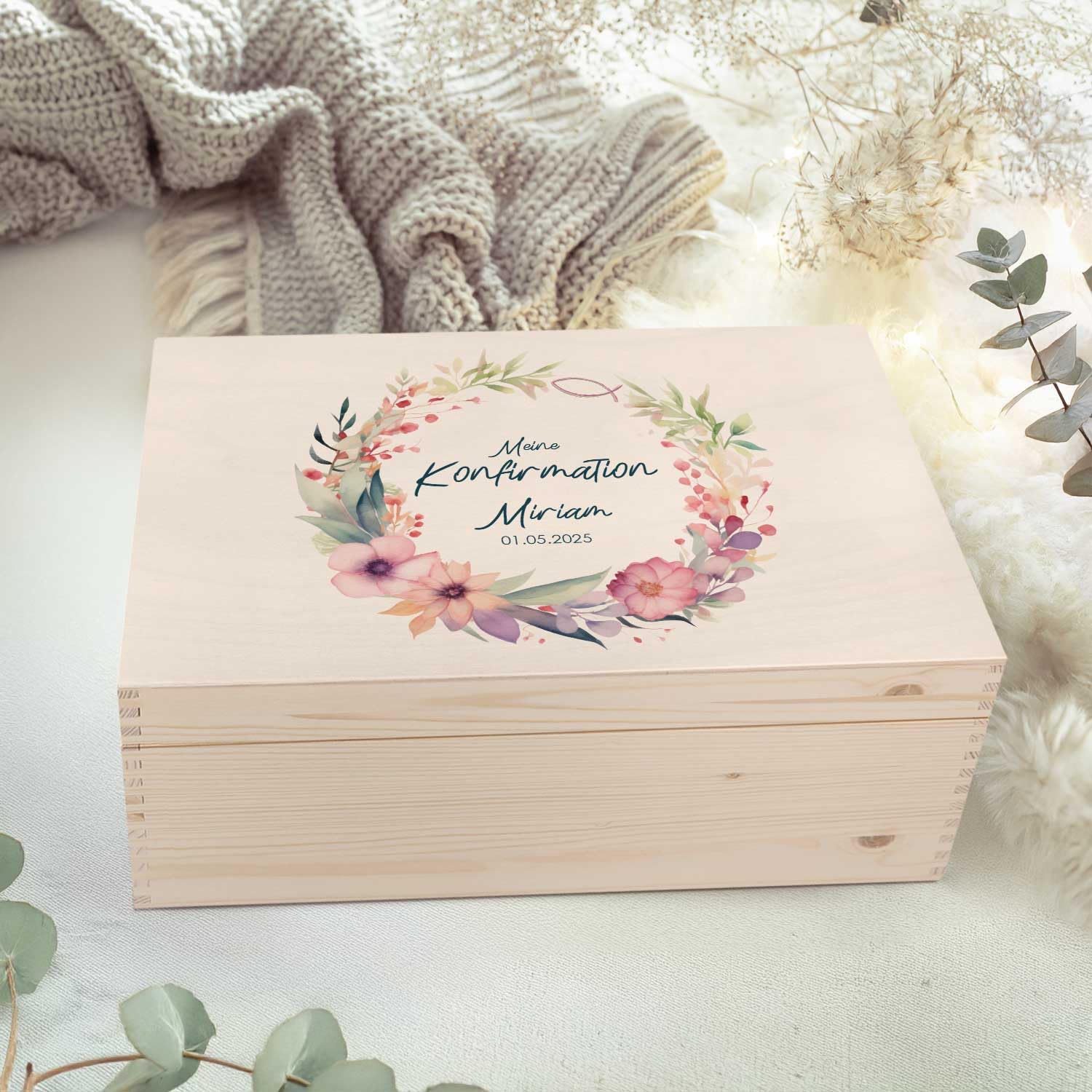 GRAVURZEILE Bedruckte Erinnerungskiste - Blumenkranz - Personalisiert mit Name & Datum - Erinnerungsbox für Mädchen & Jungen - Geschenk zur Kommunion, Konfirmation & Taufe - Erinnerungsbox