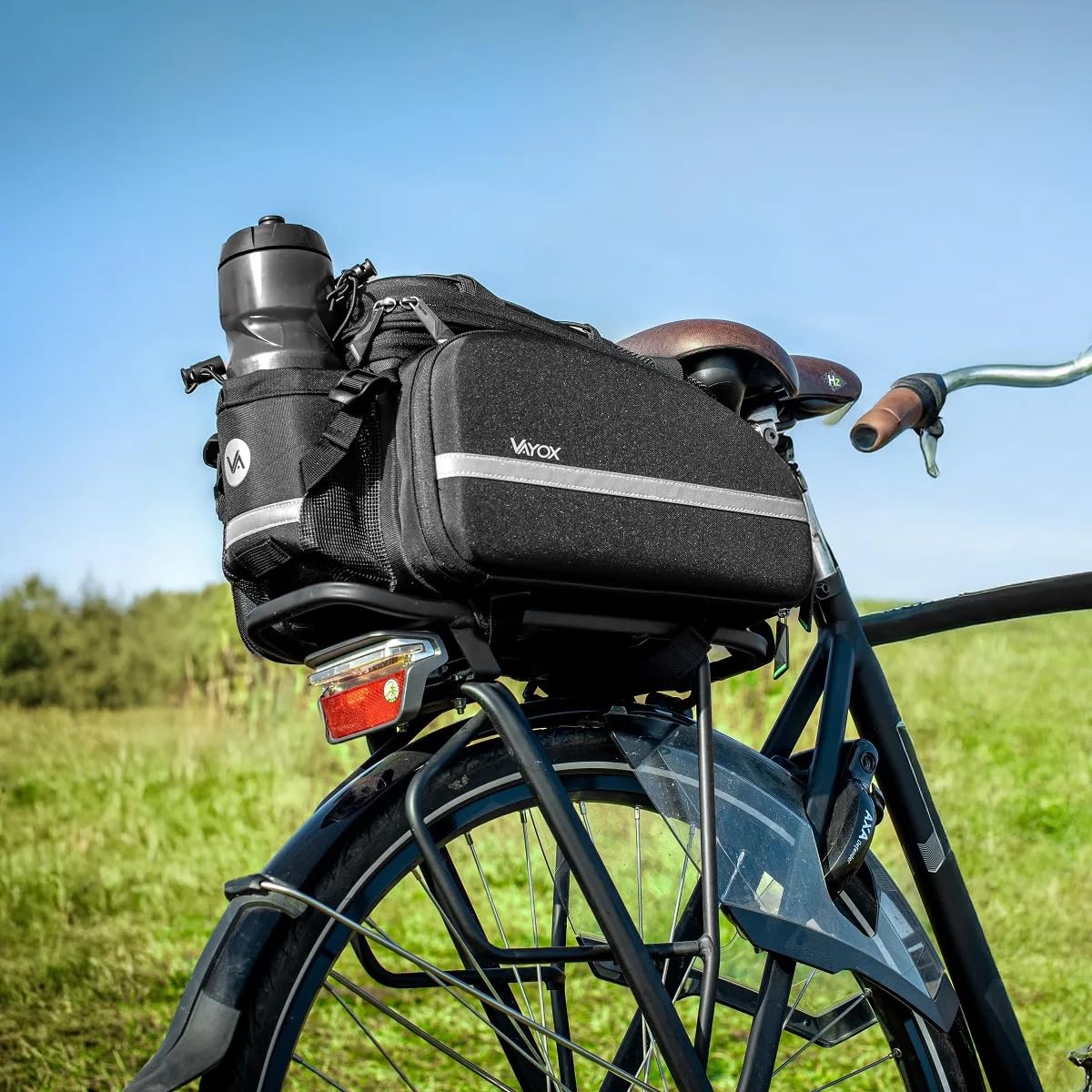 VAYOX 35L fahrradtaschen für gepäckträger Erweiterbar Wasserdicht Regenhüll Premium fahrradtasche. Perfekte satteltaschen für Fahrrad mit Schultergurt, Bungee-Kordel, Flaschenhalter (10-35L)