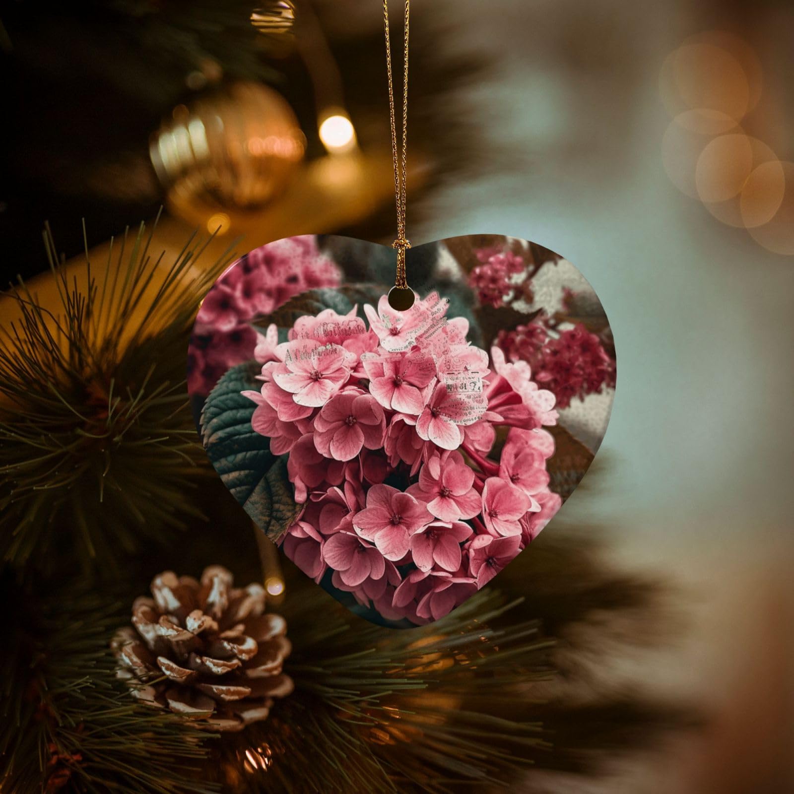 Christmas Tree Ornaments Ceramics Christmas Decorations Flowers Ornaments with Gold Ribbon Porcelain Xmas Tree Crafts Heart Shape Hanging Pendant for Christmas Tree Party Decor