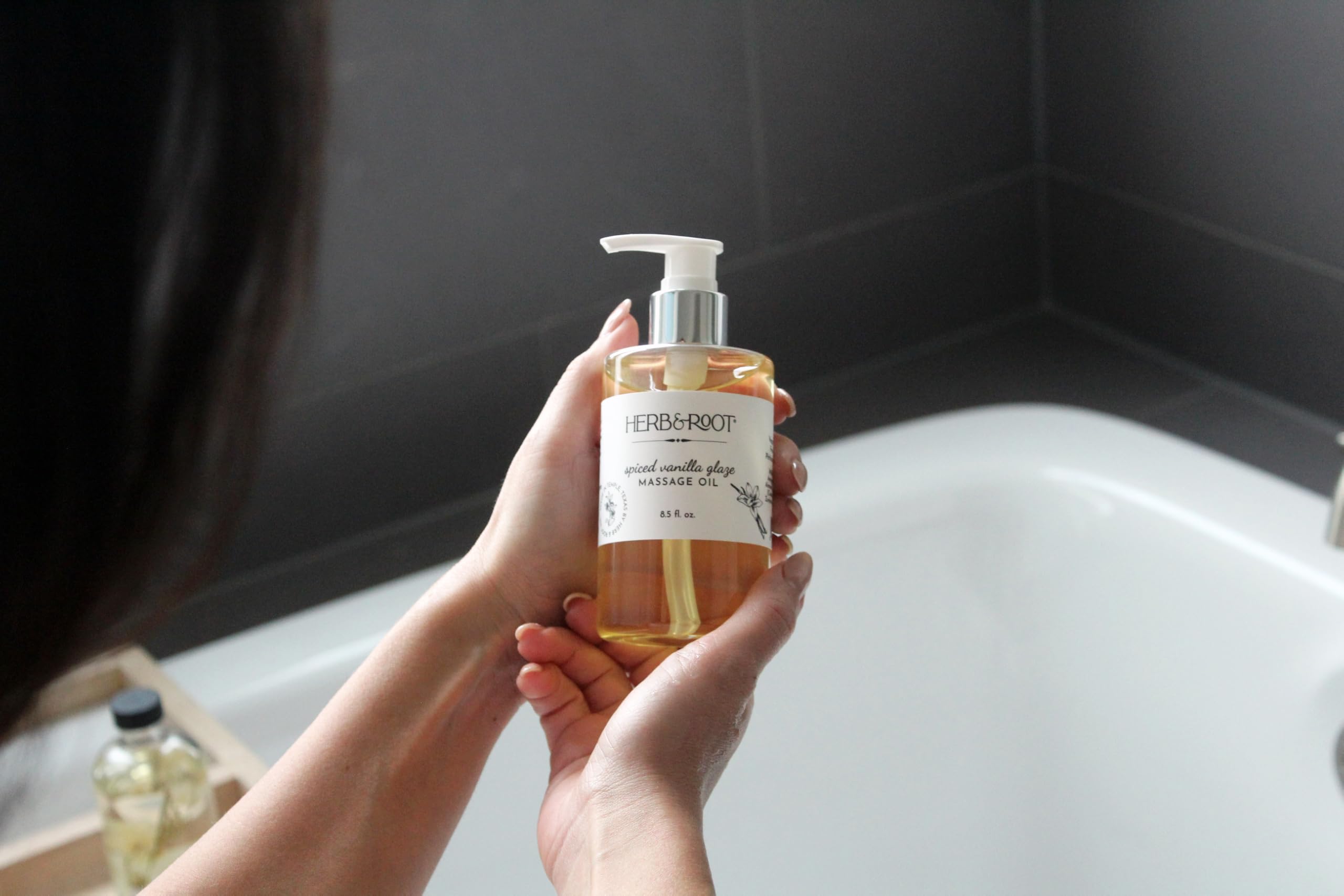 Spiced Vanilla Massage Oil with Warming Cinnamon, Made with Non-Sticky Plant-Based Oils That Leave The Skin Smooth