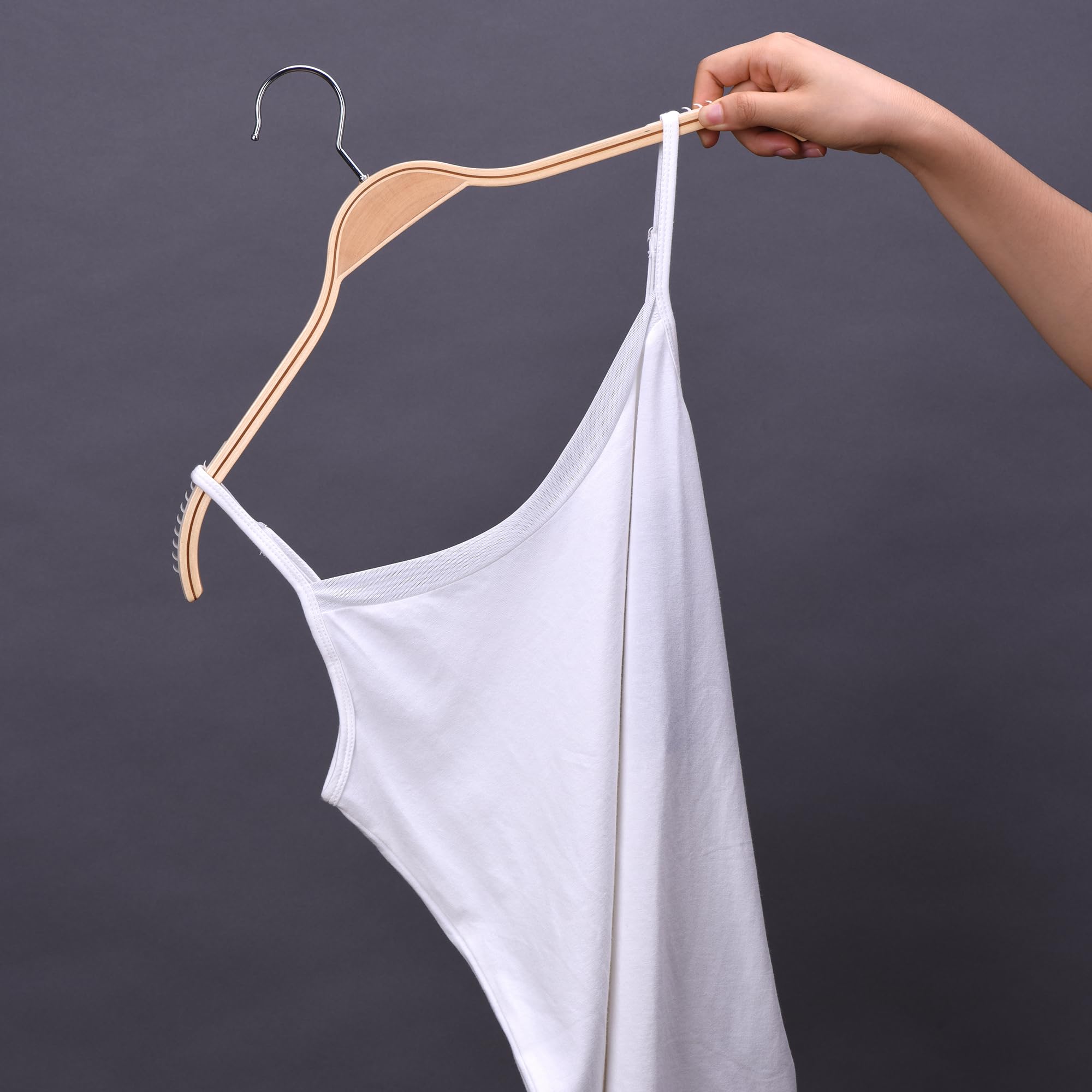 Schmale Holz-Kleiderbügel mit extra weichen, rutschfesten Gummigriffen, 10 Stück, Keine Schulterstoßen, Kleiderbügel für Pullover, Camisole und Jacke, Kleid