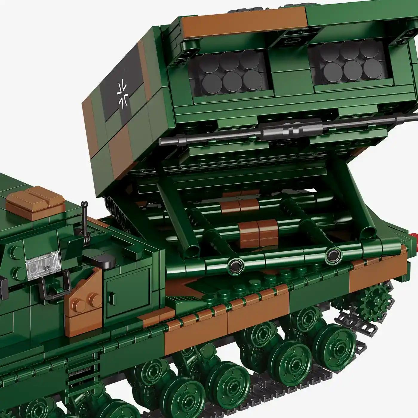 BlueBrixx Pro 109777 Mars II, Bundeswehr, 1226 Klemmbausteine | 379 x 125 x 149 mm, Ausklappbarer Werfer, vollgefedertes Fahrwerk, fahrbares Modell, Tarnoptik in Grün und Braun