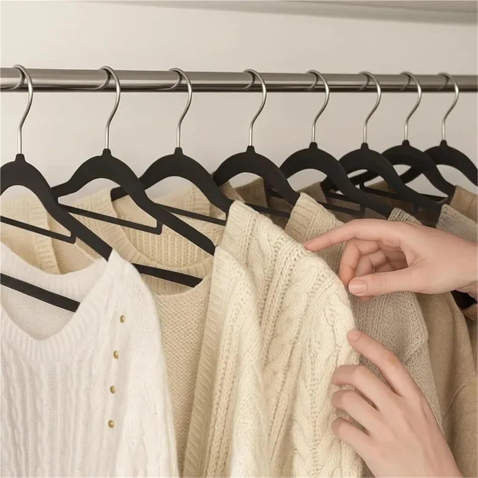 KleiderbüGel Samt rutschfeste Beflockte Kleiderbügel, Platzsparender, Robuster for Die Aufbewahrung Von Hosen, Mänteln Und Schränken(10PCS)