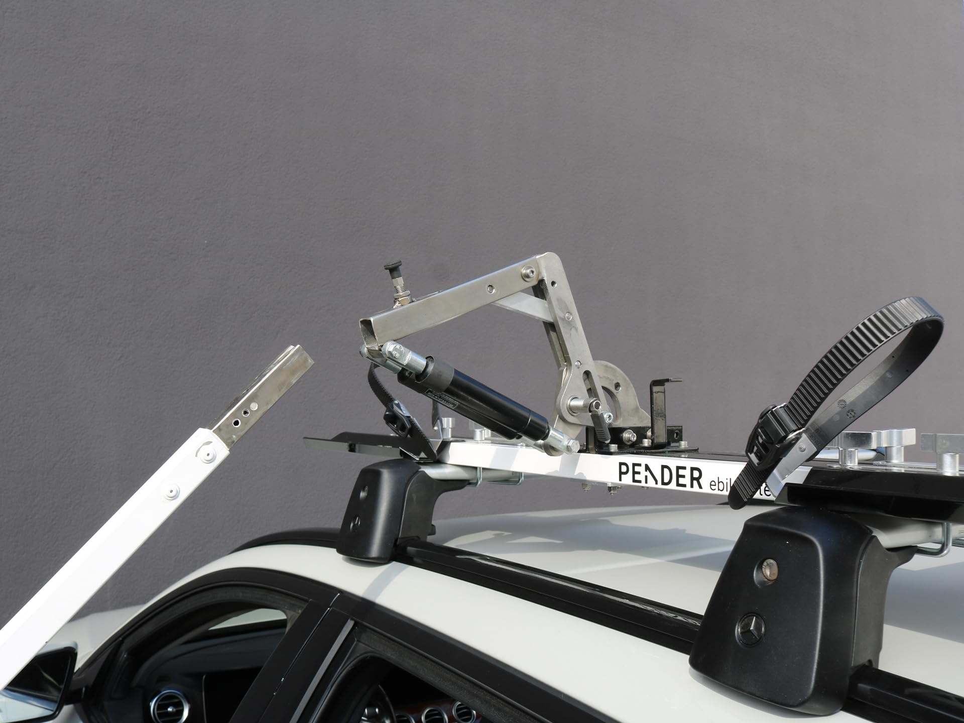 PENDER ebikelifter - müheloses Heben von Ebikes auf Autodächer