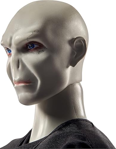 Miniatura 8 de Mattel Juego de regalo de 2 unidades de Harry Potter: Voldemort de 12 pulgadas y muñecas de Harry de 10.5 pulgadas con moda y varitas inspiradas en