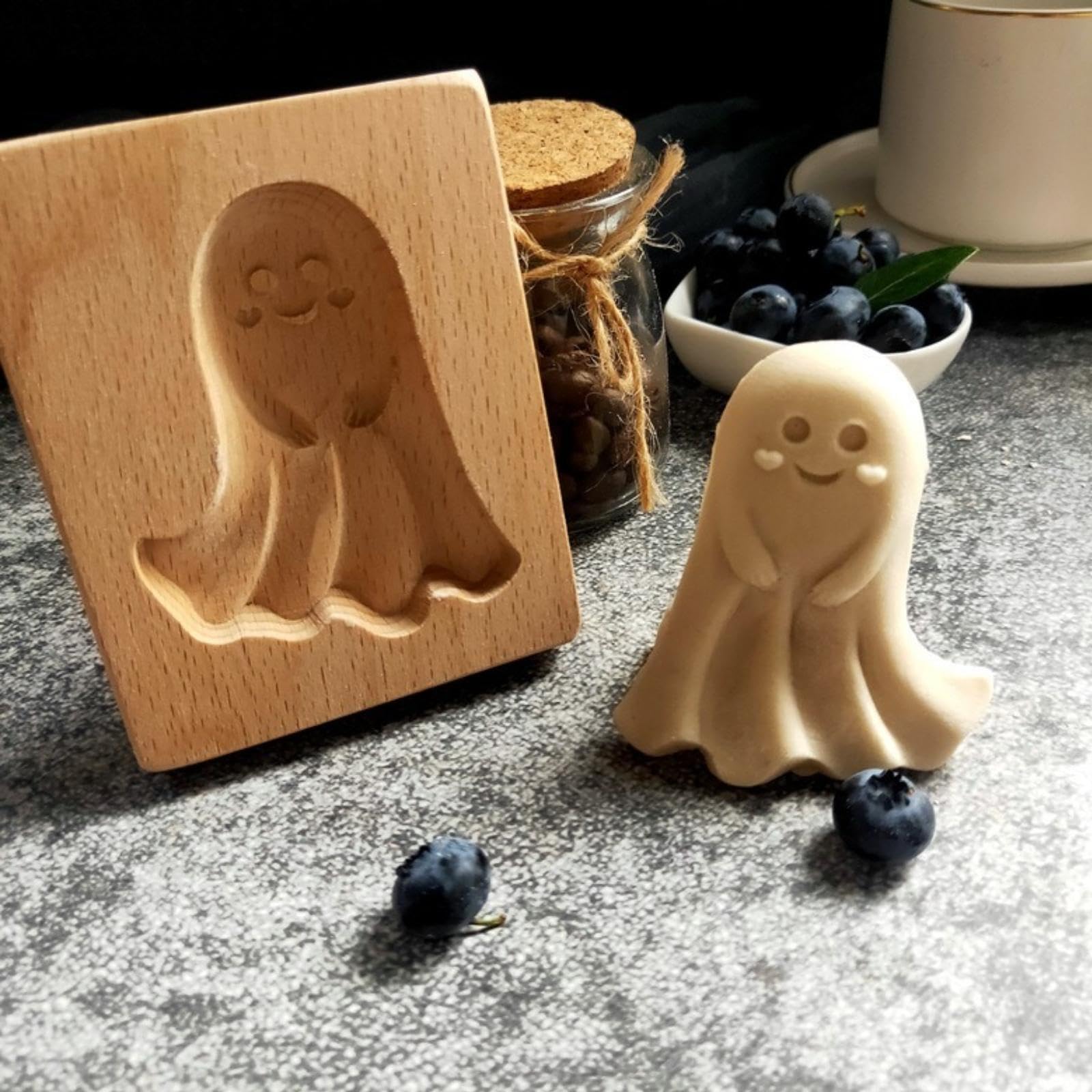 Moule à biscuits en bois fantôme pour animer vos goûters d'Halloween