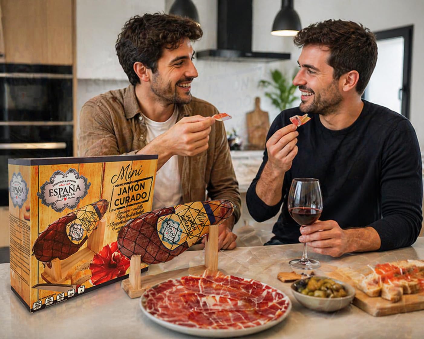 Mini Jamón Curado y Deshuesado 1ª Calidad con Jamonero. 1 Kg.