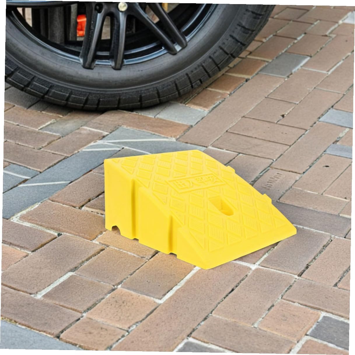 Veemoon Plastic Threshold Ramp for Doorway Yellow 250x270x110mm Curb Shed Ramp with Clip Anti-Slip for Scooters and Wheelchairs Home Use