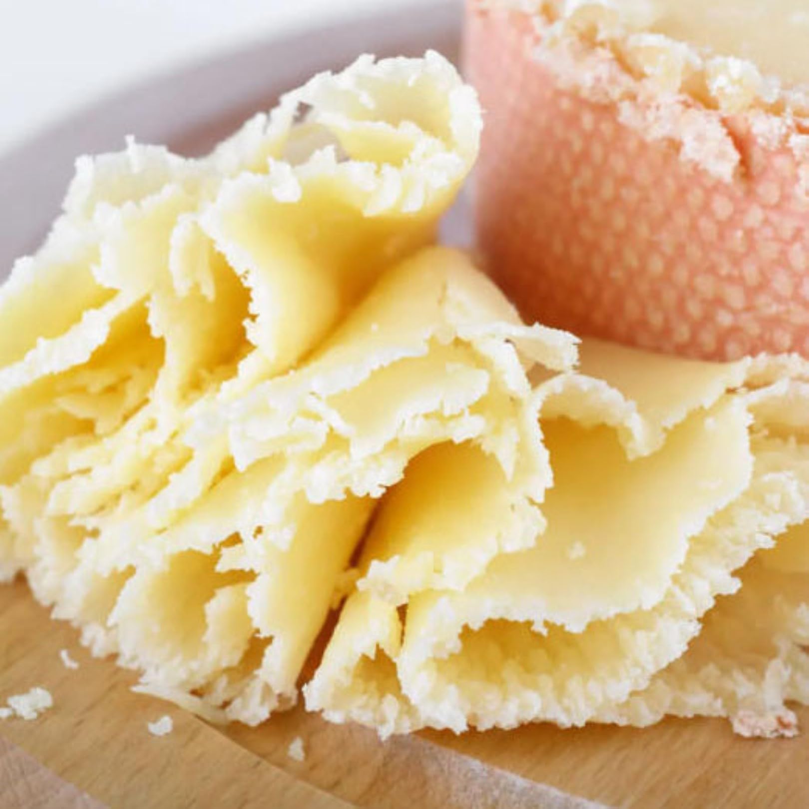 Rotella circolare per formaggi, con lama in acciaio inox e base in legno, per ristoranti, bar e uso domestico