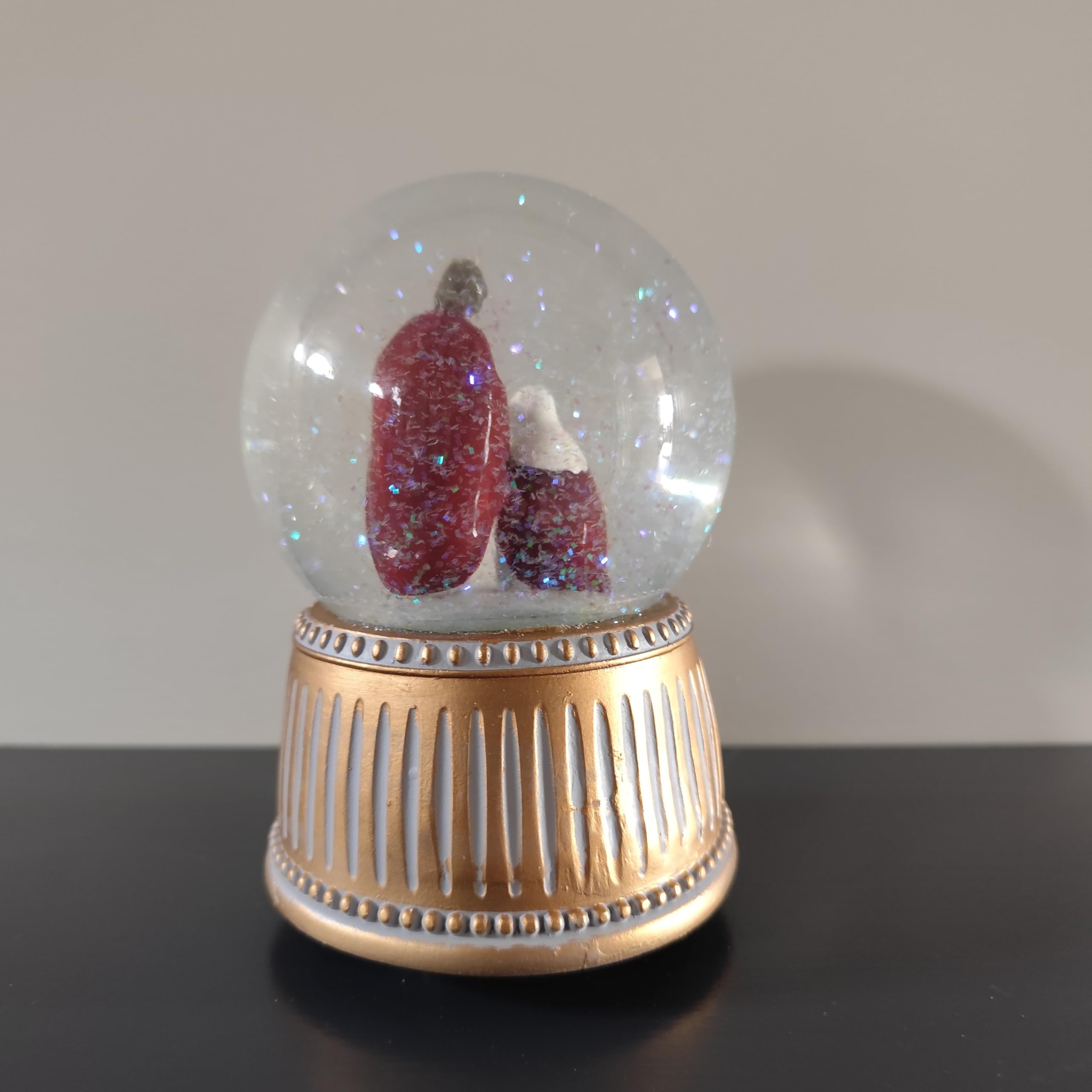 Heaven Sends Boule à neige dorée avec musique - Crèche de Noël - Décoration de Noël avec dôme d'eau pailleté et mélodie traditionnelle