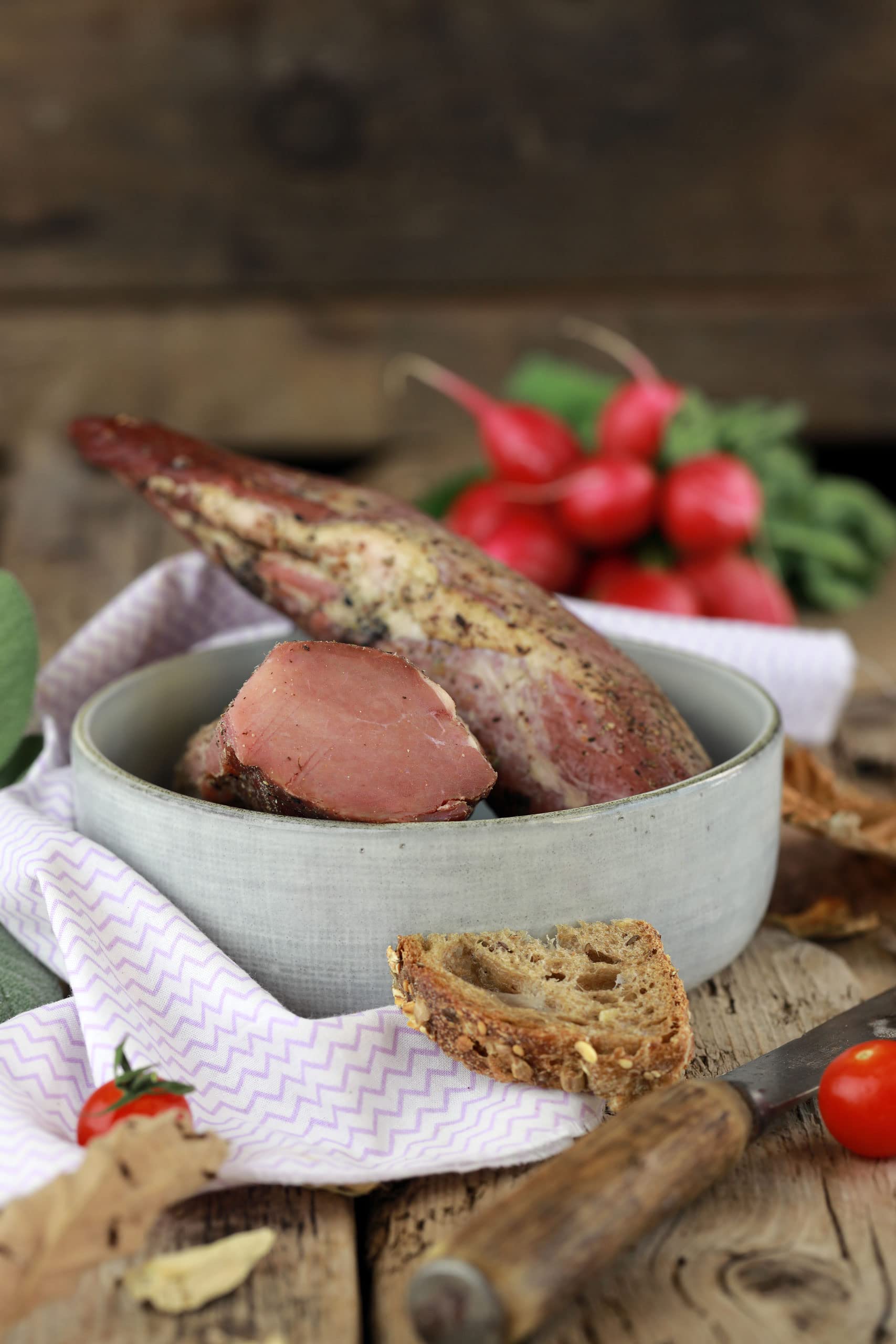 Filetto Affumicato | filettino intero sottovuoto da 0,35 kg | Salume artigianale Toscano affumicato al naturale in affumicatore | Salumificio Artigianale Gombitelli - Toscana