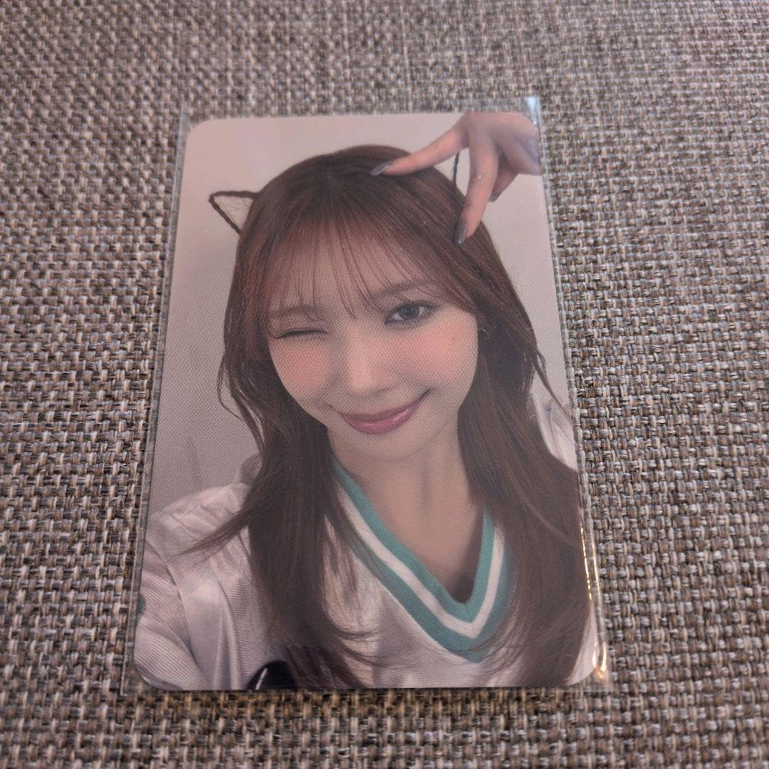 Amazon.co.jp: NiziU 