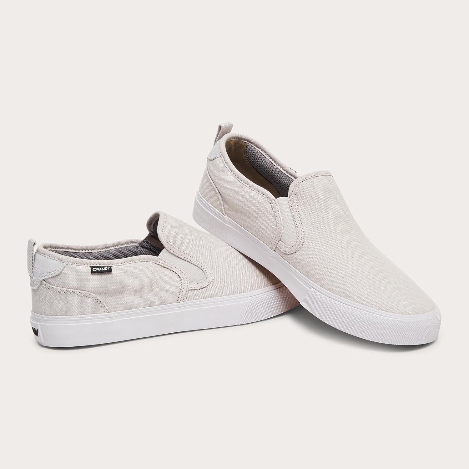 Oakley Mens Banks Slip-on Canvas Sneaker