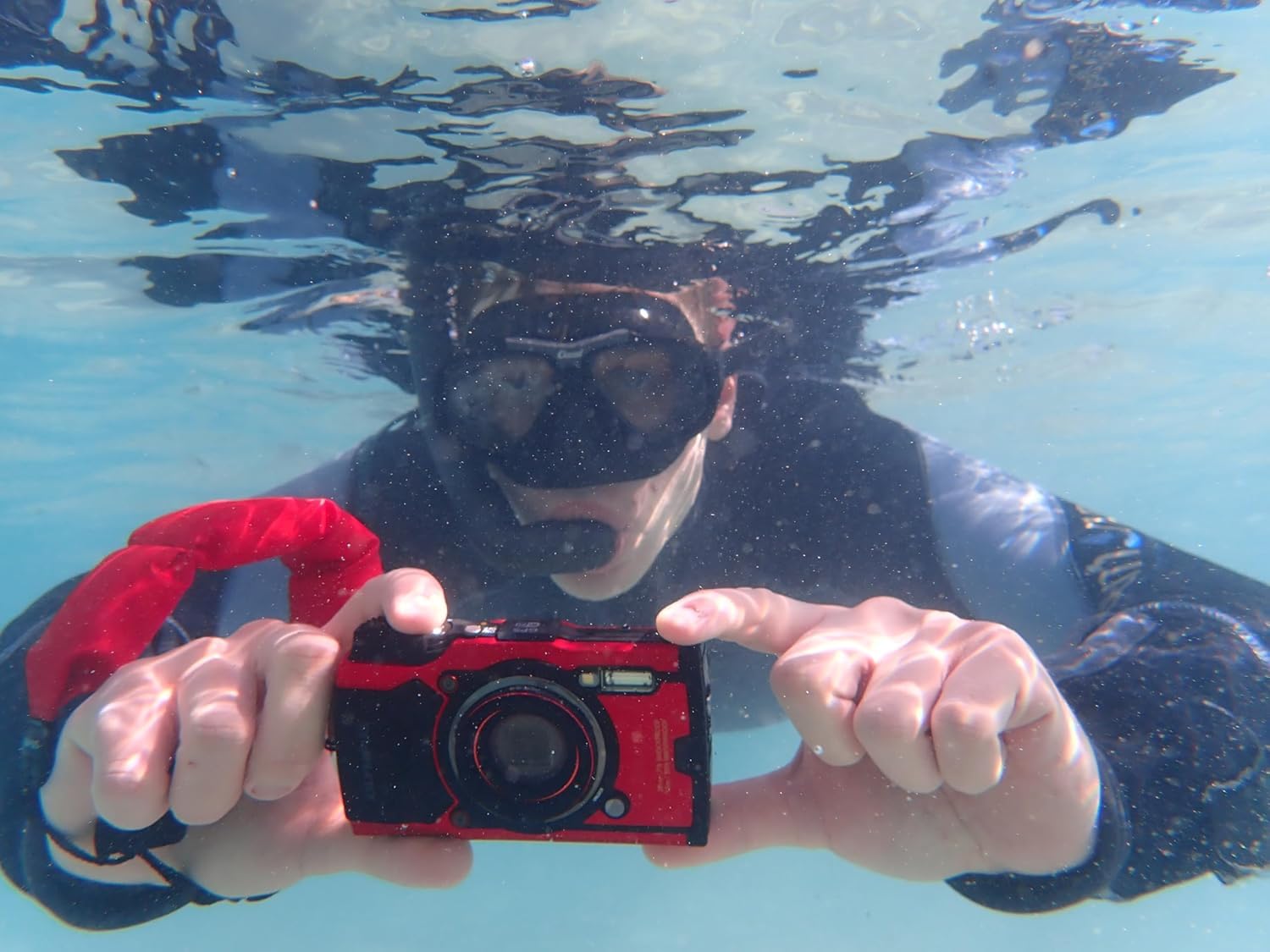 OM SYSTEM CHS-09 Schwimmende Handschlaufe für Unterwasserkameras TG-7, Olympus TG-6, TG-5 etc, Verstellbar, Auftriebssicher, Perfekt für Taucher & Schnorchler, Signalfarbe für einfache Ortung
