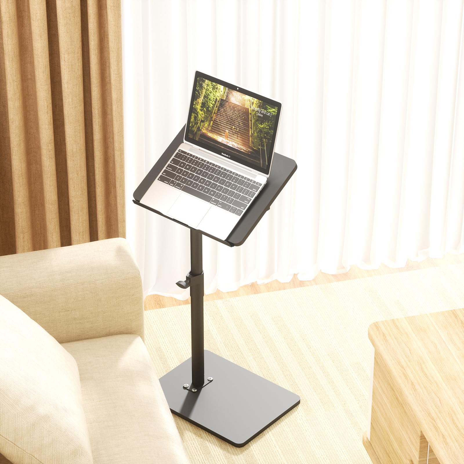 YUHFERA Mesa auxiliar con reposabrazos de sofá para sofá, mesa auxiliar giratoria de 360° de altura ajustable para espacios pequeños, mesa auxiliar de aperitivos para cama o silla con ranura para