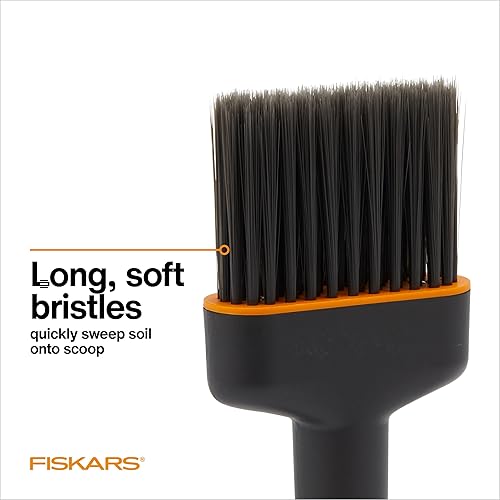 Miniatura 6 de FISKARS Juego de cuchara y cepillo para plantar tierra para jardinería interior - Control de desorden para trasplante - Fabricado con plástico
