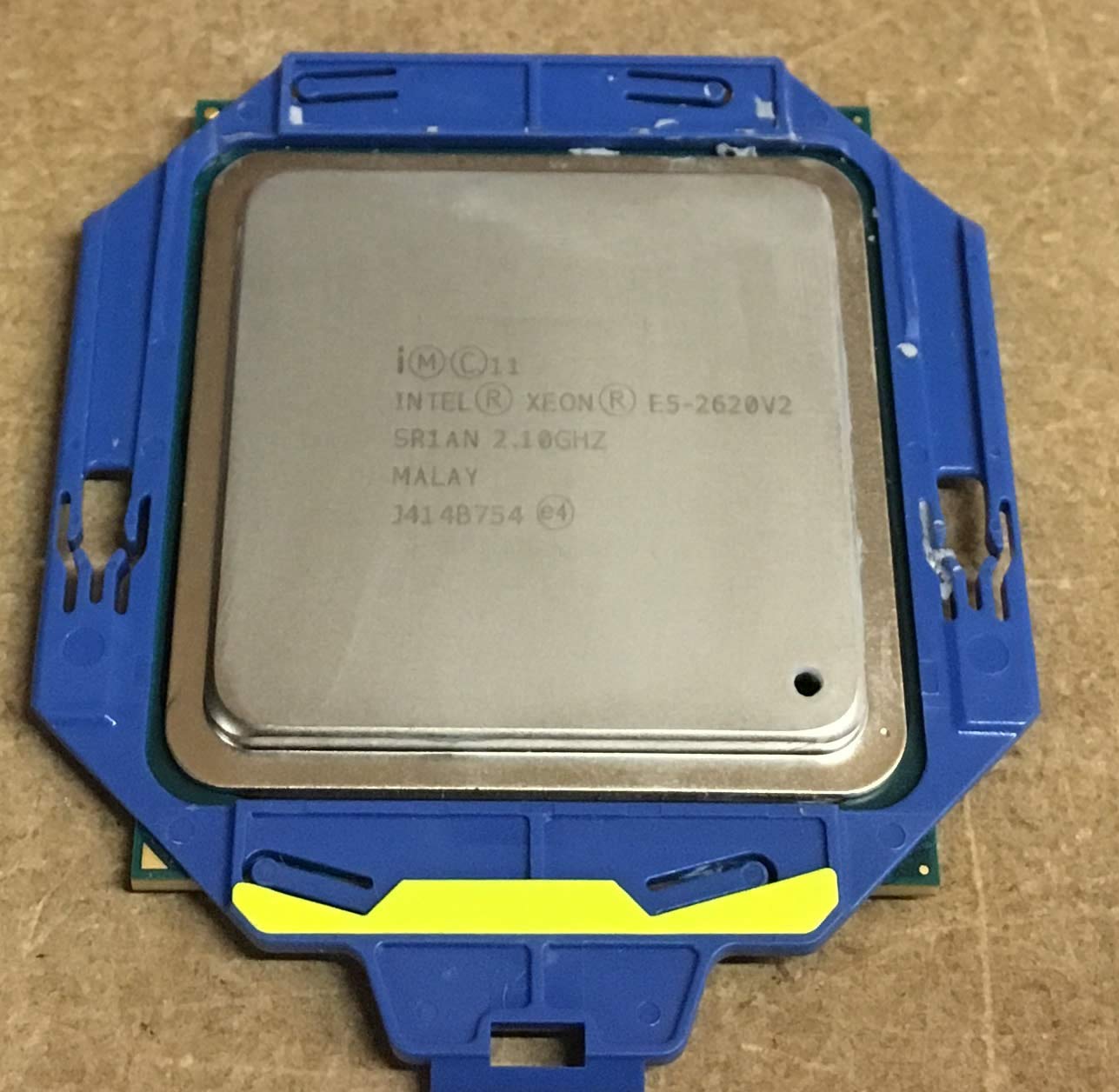 Processeur Intel Xeon E5 2620 V2 et ses 15 Mo de Smart Cache