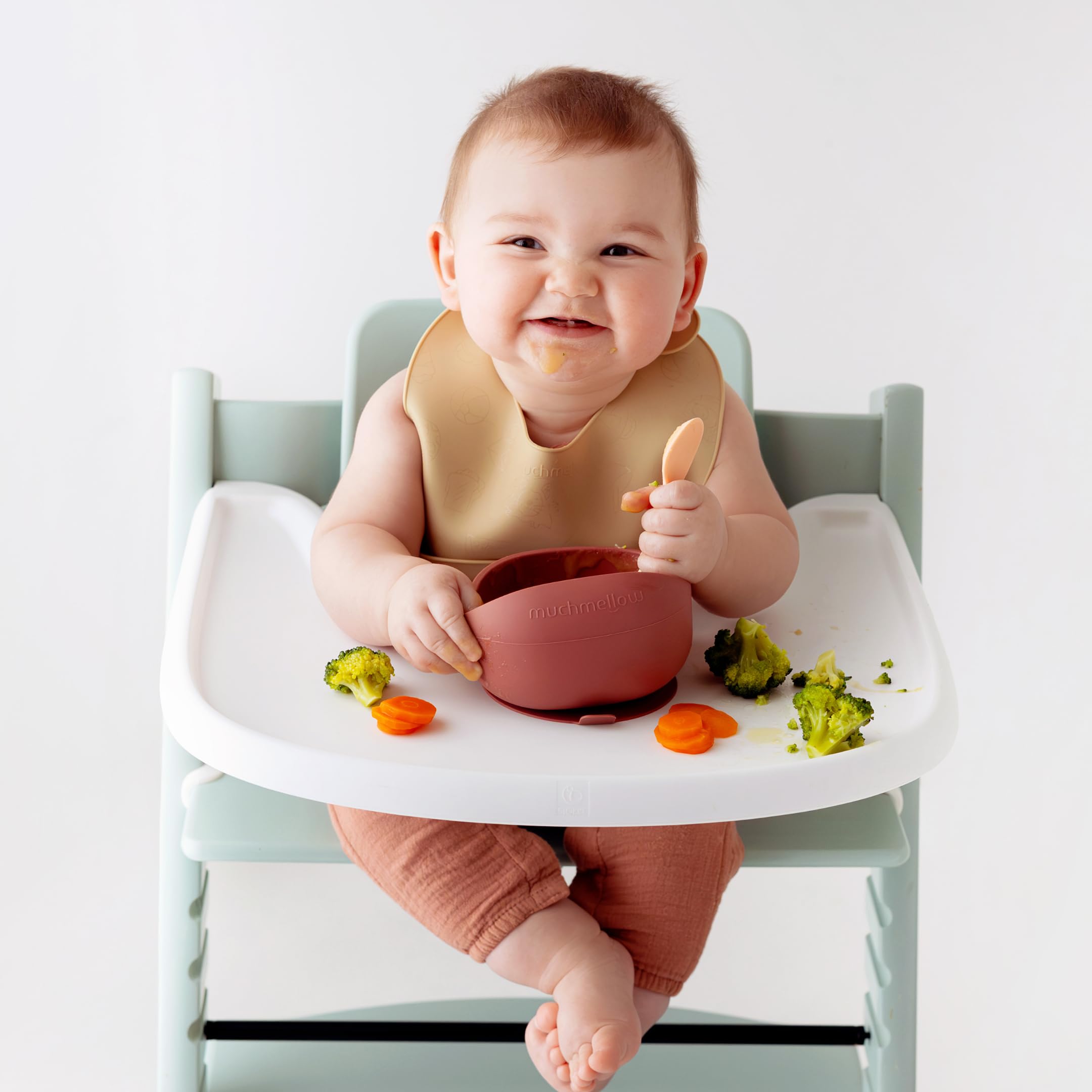 Muchmellow - Set Pappa Silicone MADE IN ITALY 3 pezzi, Ciotola con Ventosa Anticaduta, Cucchiaio, Bavaglino Regolabile, Svezzamento, Plastic Free, BPA Free, Lavabile Lavastoviglie (Verde)
